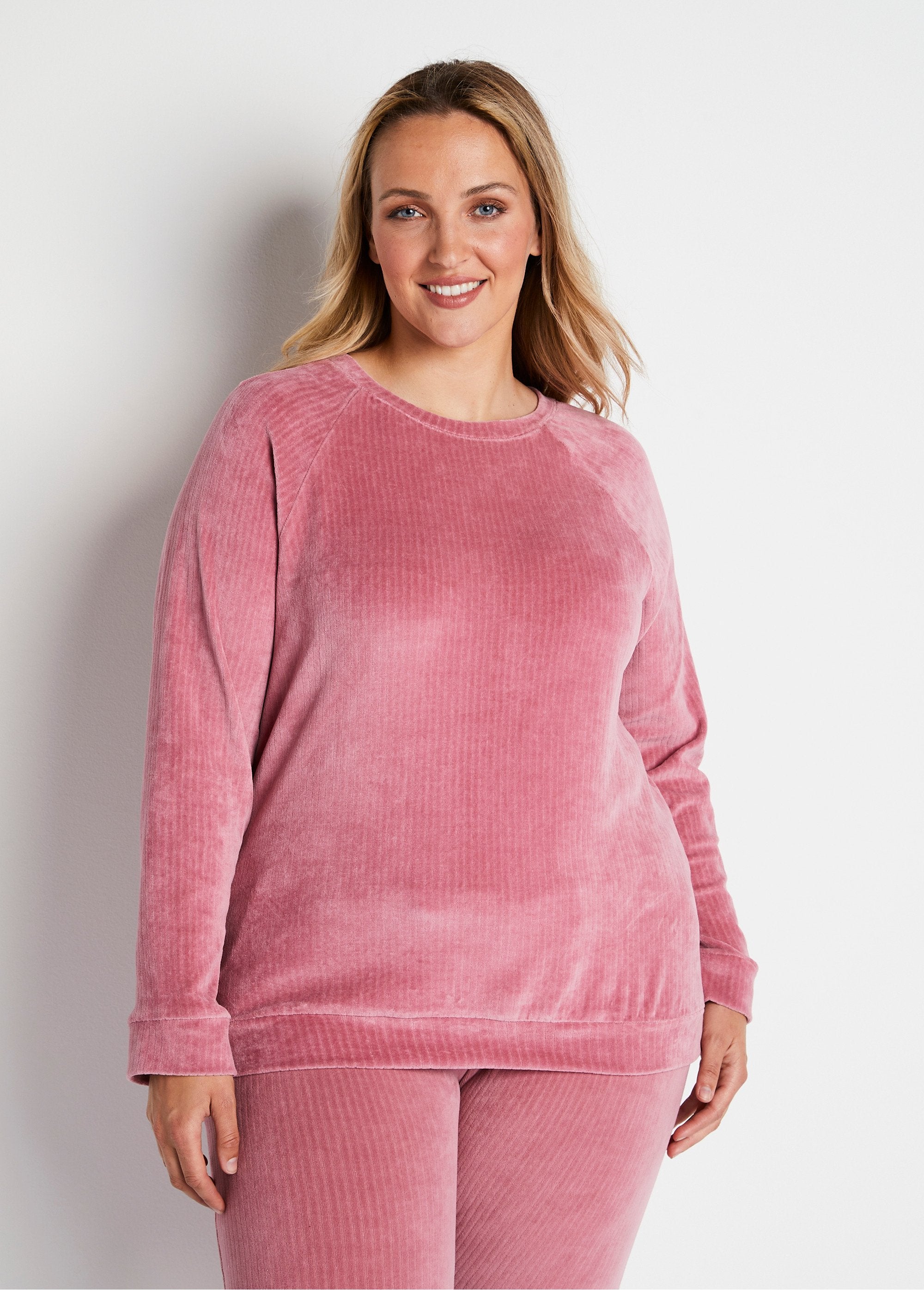 Corduroy_sweatshirt_pajama_top_Rosewood_FA1_curvy