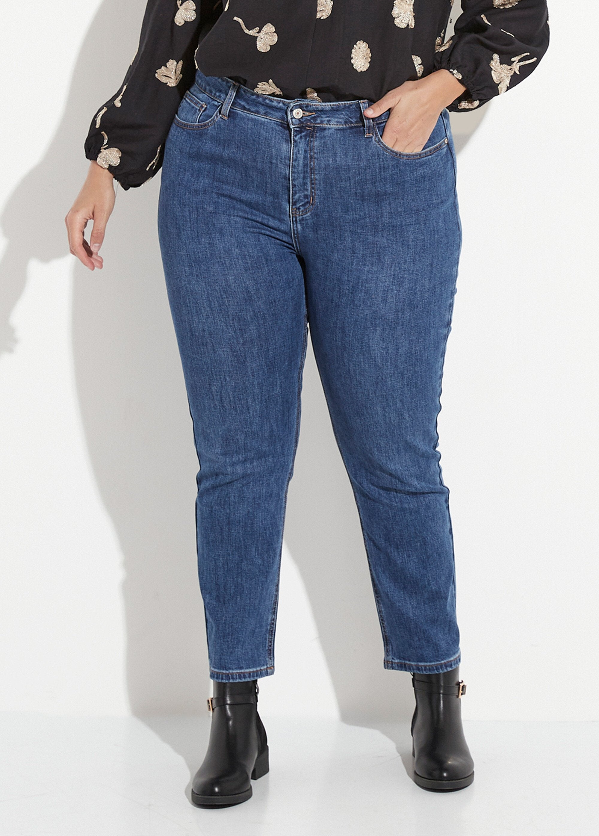 Denim_mom_jeans,_PLUS_SIZE_special_Medium_denim_FA1_curvy