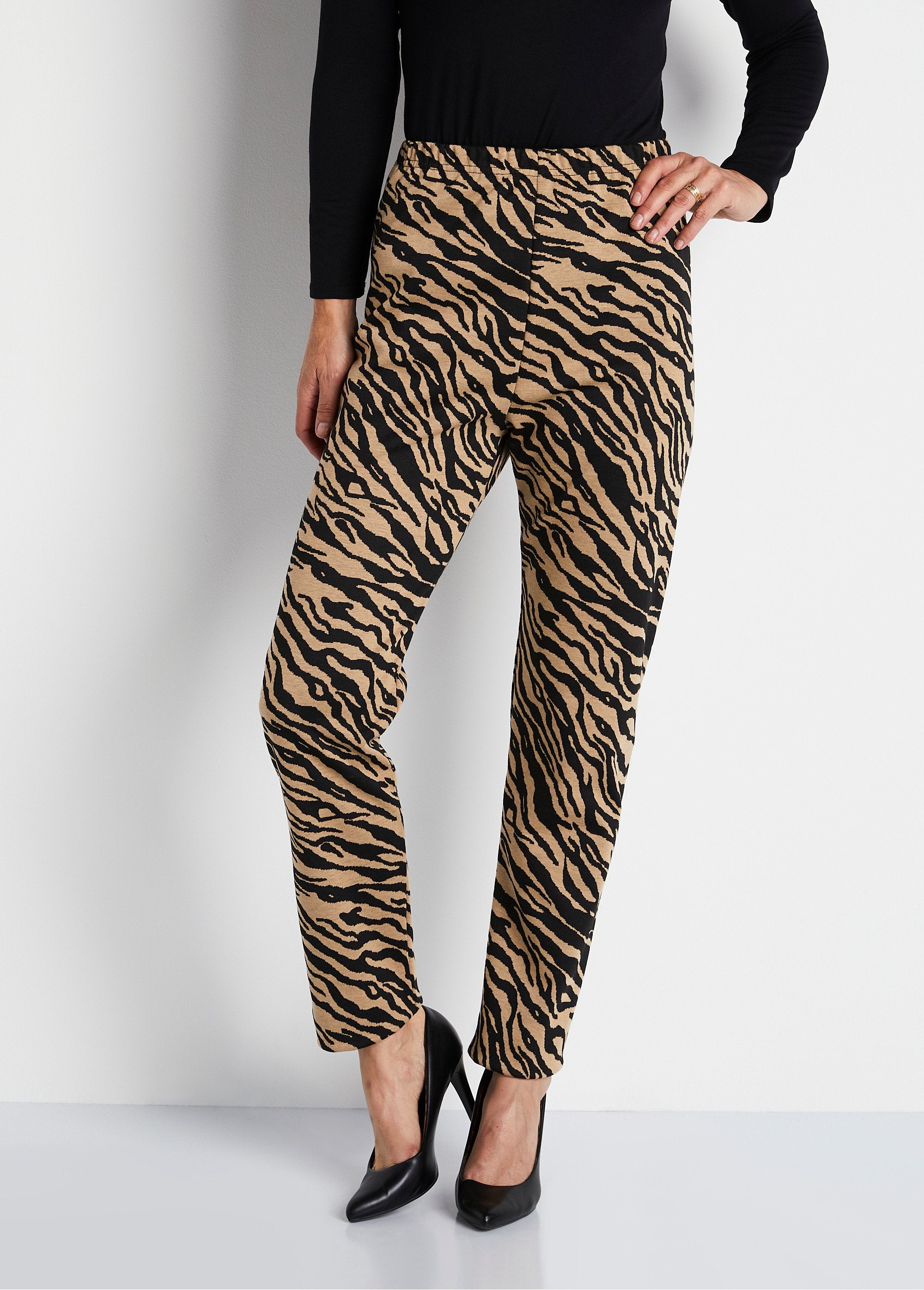 Jacquard_knit_elasticated_waist_leggings_Zebra_camel_FA1_slim