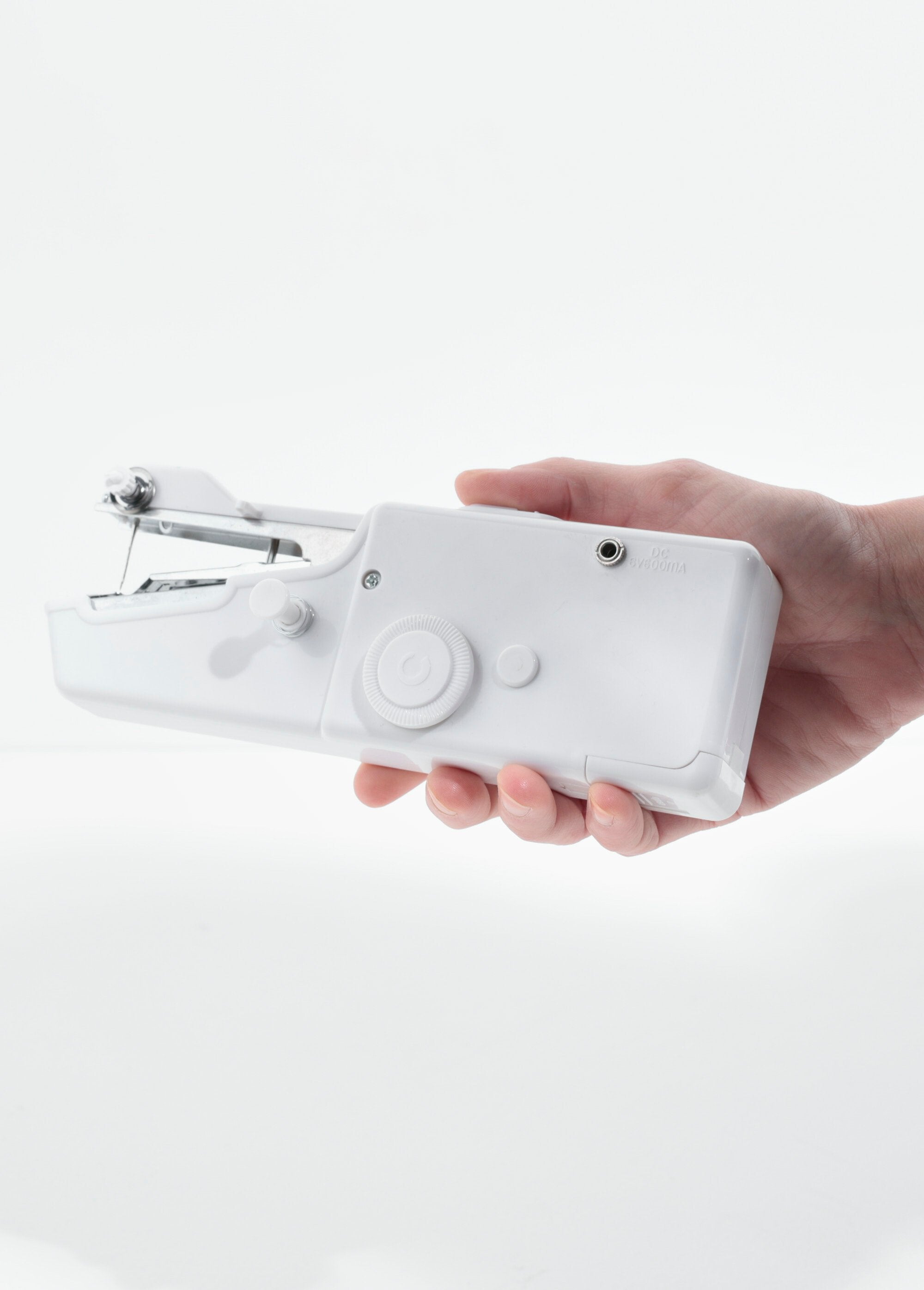 Mini_portable_sewing_machine_White_FA1_slim