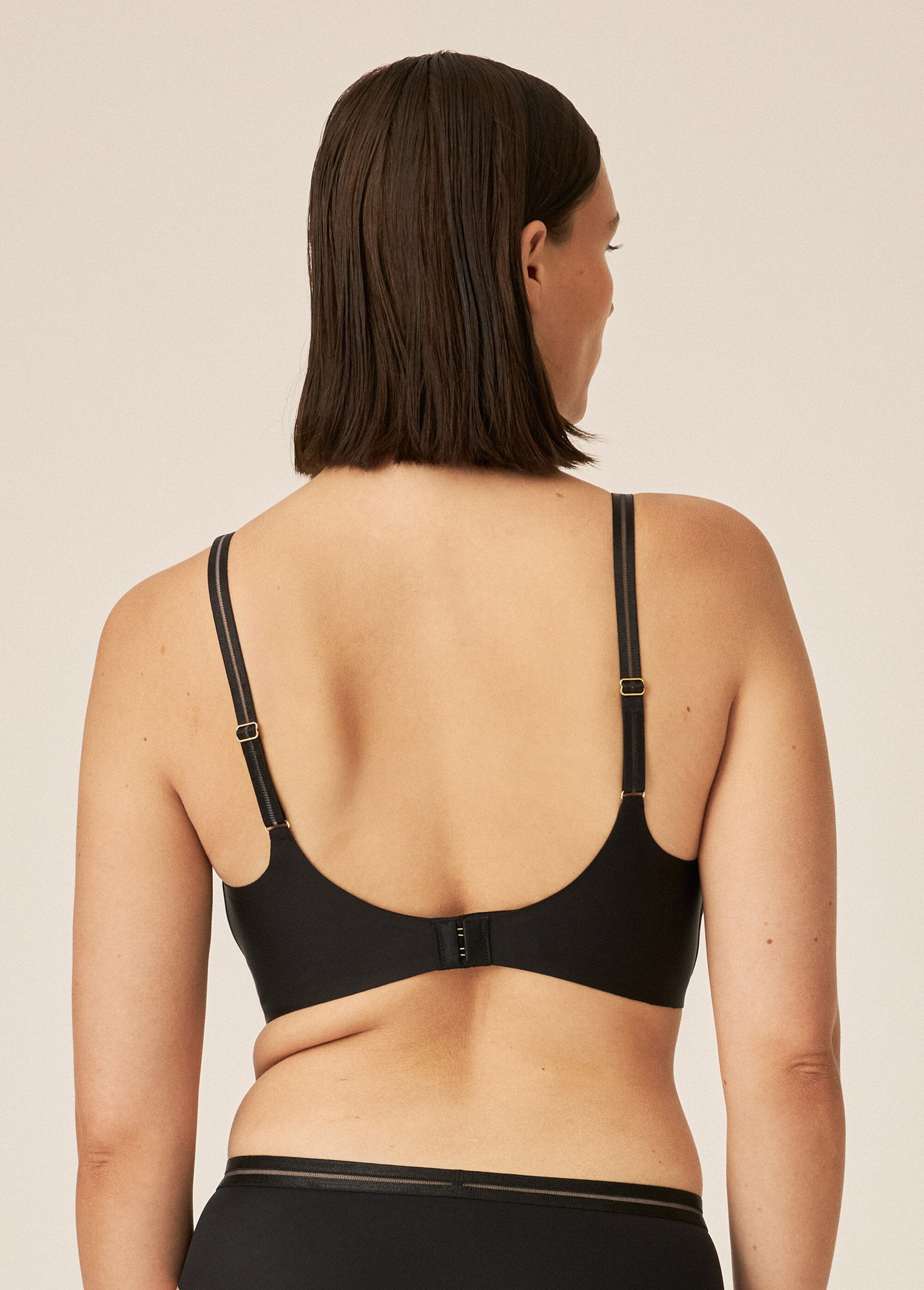 Naturana®_-_Invisible_wireless_bra_Black_DO1_slim