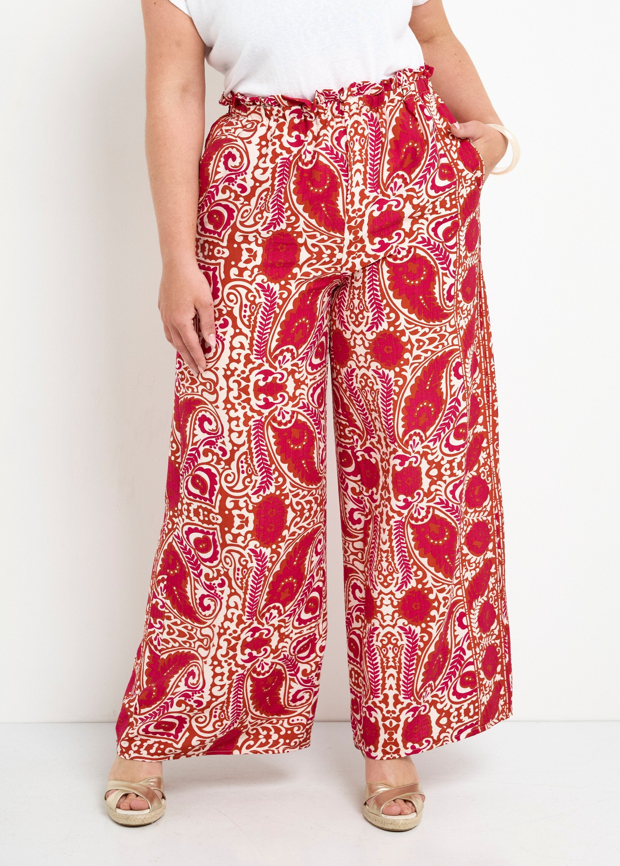 Pantalon_large_et_fluide_motif_ethnique_Rose_imprime_FA1_curvy