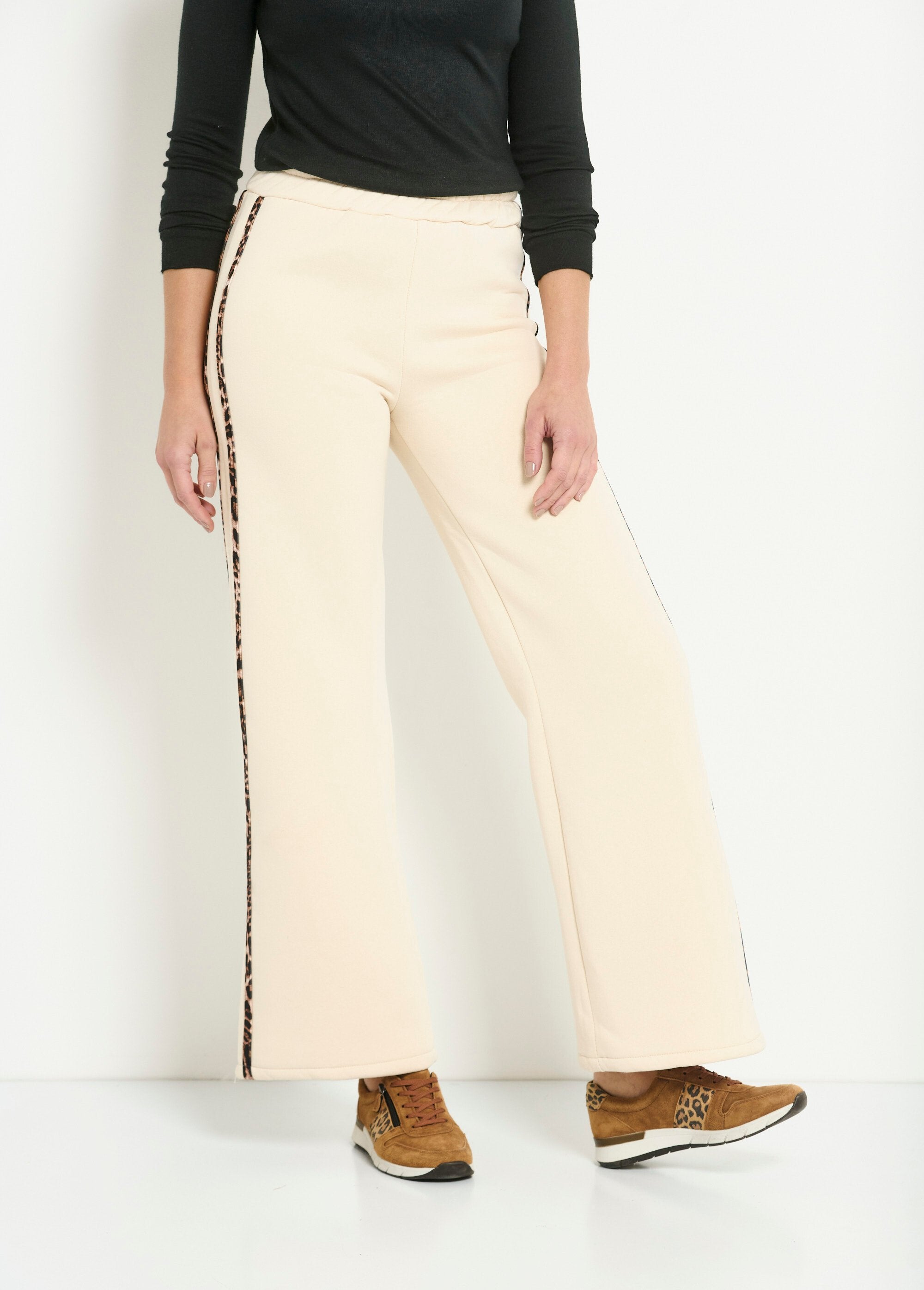 Leopard_stripe_comfort_fleece_pants_Beige_FA1_slim