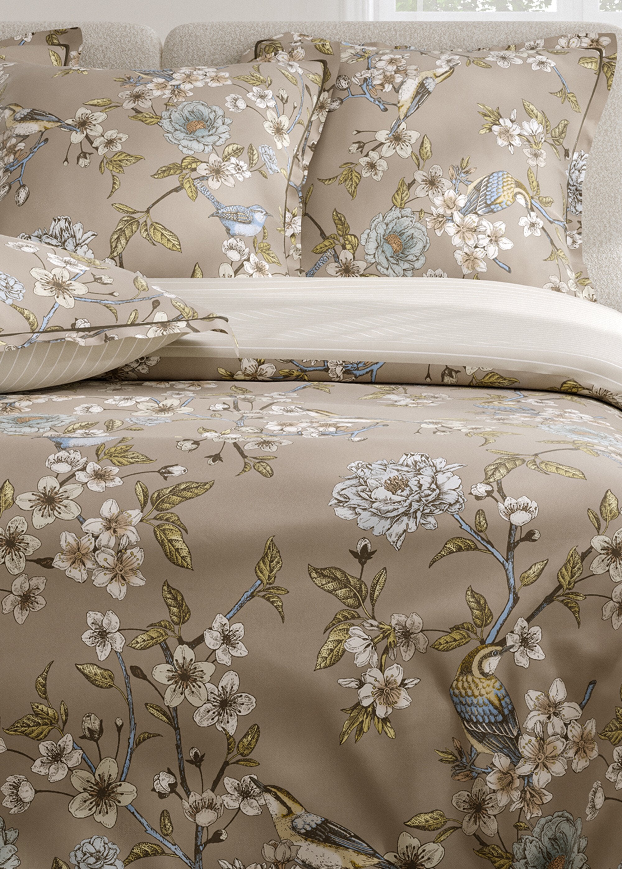 4-piece_percale_bed_set_with_flat_sheet,_romance_Beige_print_DE3_slim