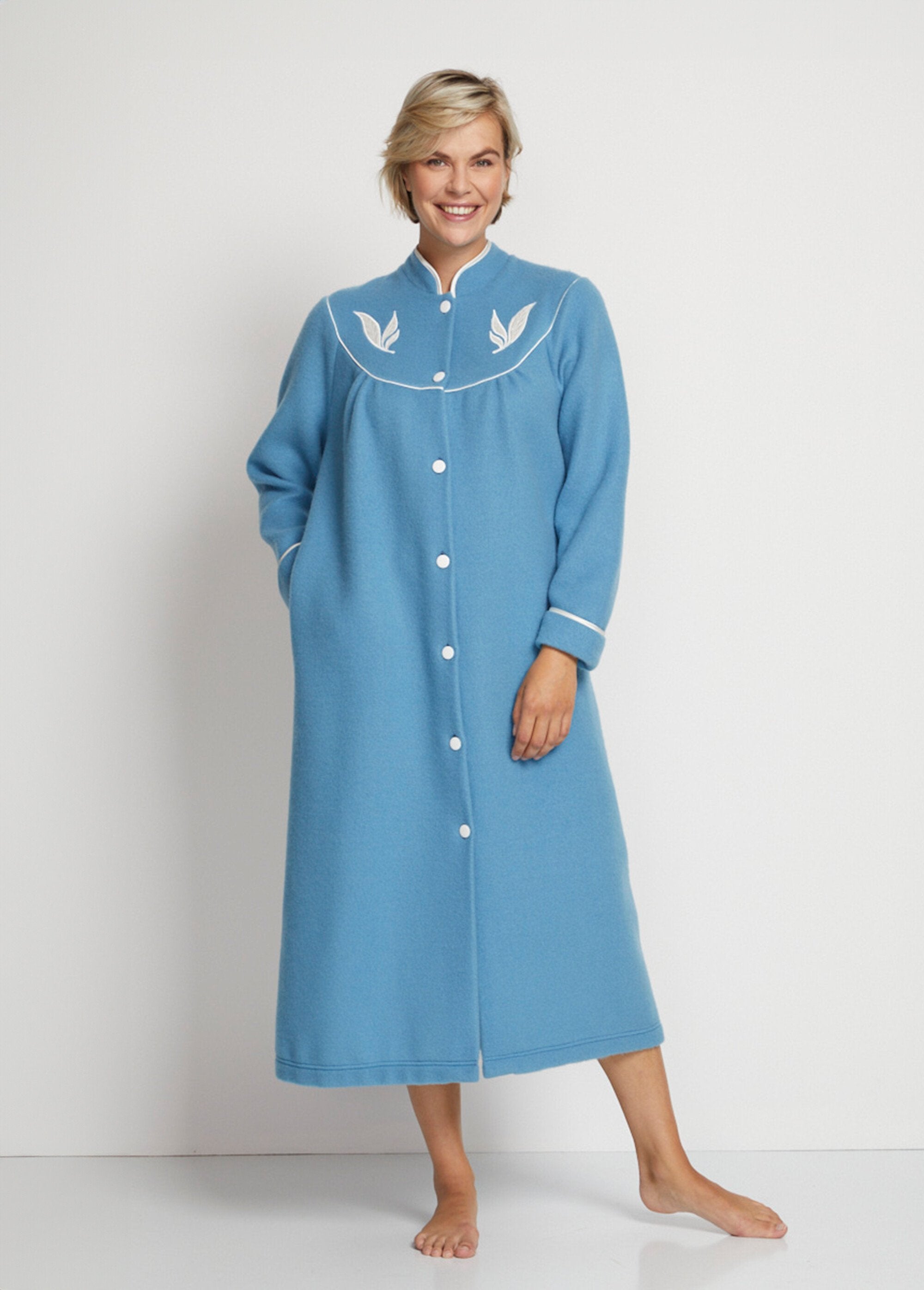 Buttoned_fleece_bathrobe_Blue_Duck_FA1_slim