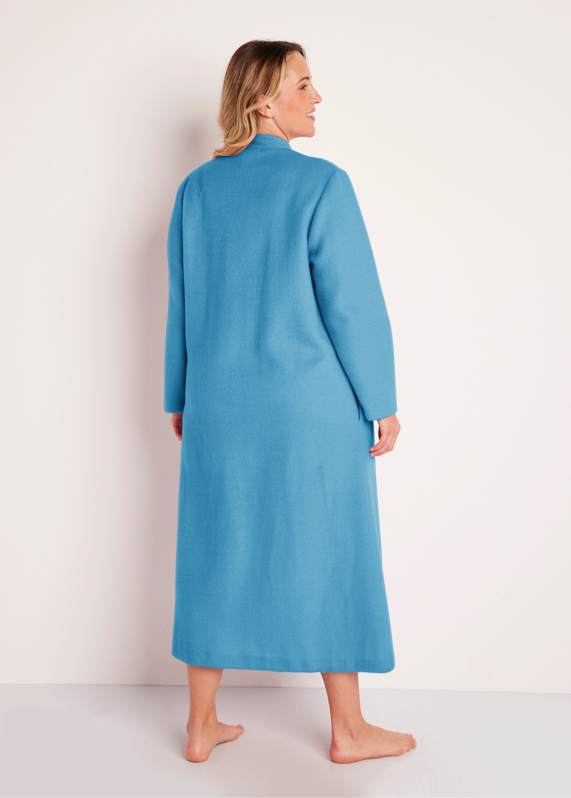 Courtelle®_zipped_knit_bathrobe_Blue_Duck_DO1_curvy