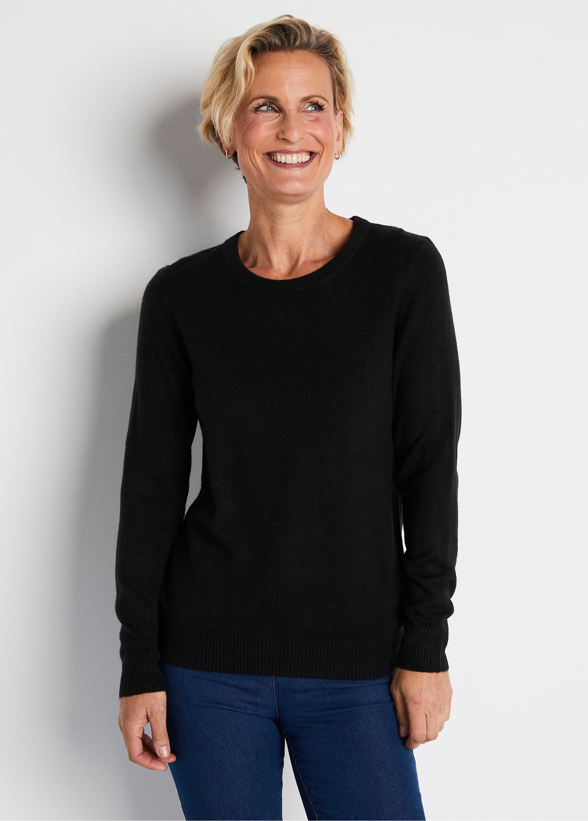 Soft_round_neck_long_sleeve_sweater_Black_FA1_slim