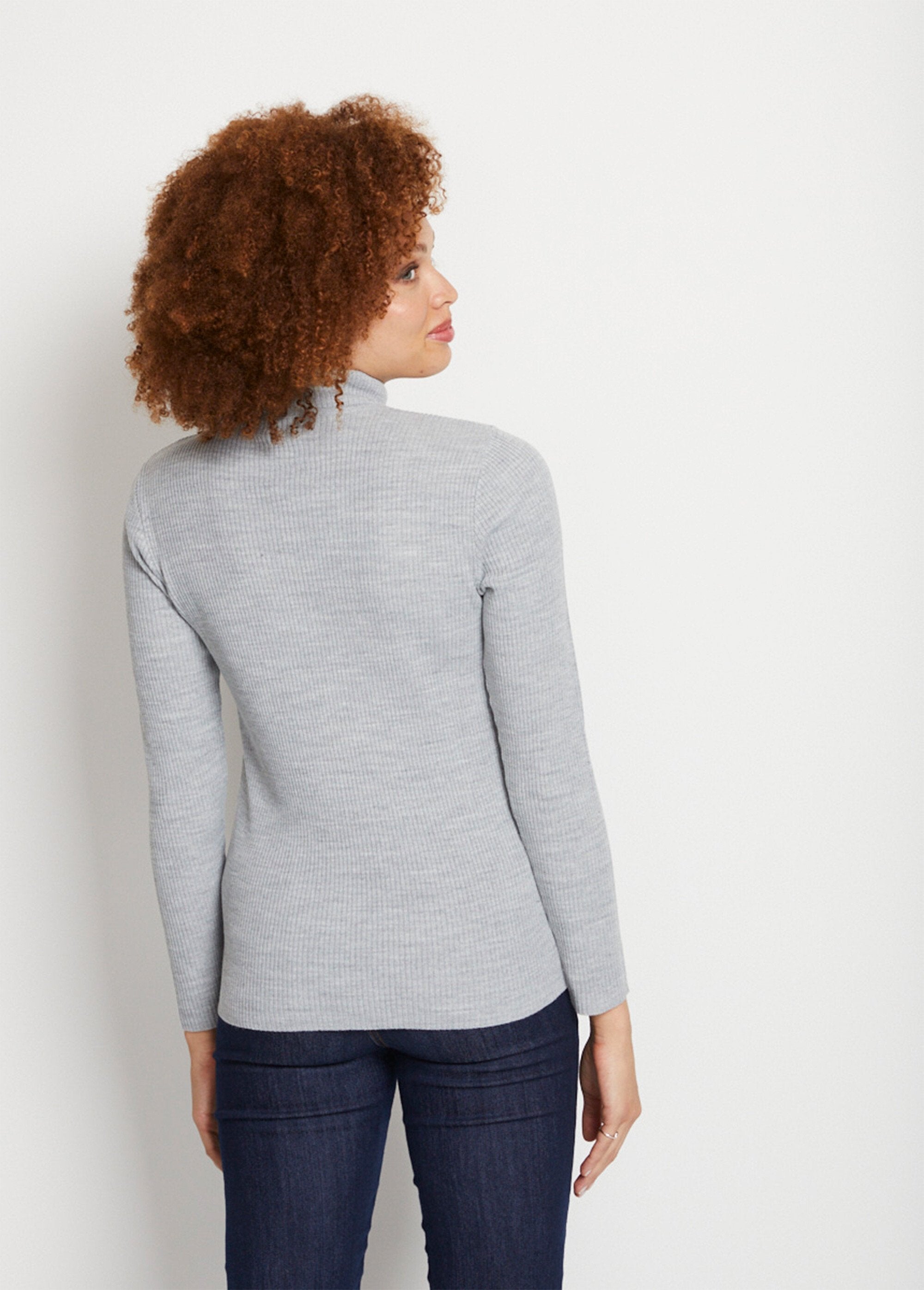 Short_ribbed_knit_high_neck_sweater_Blue_stripe_DO1_slim