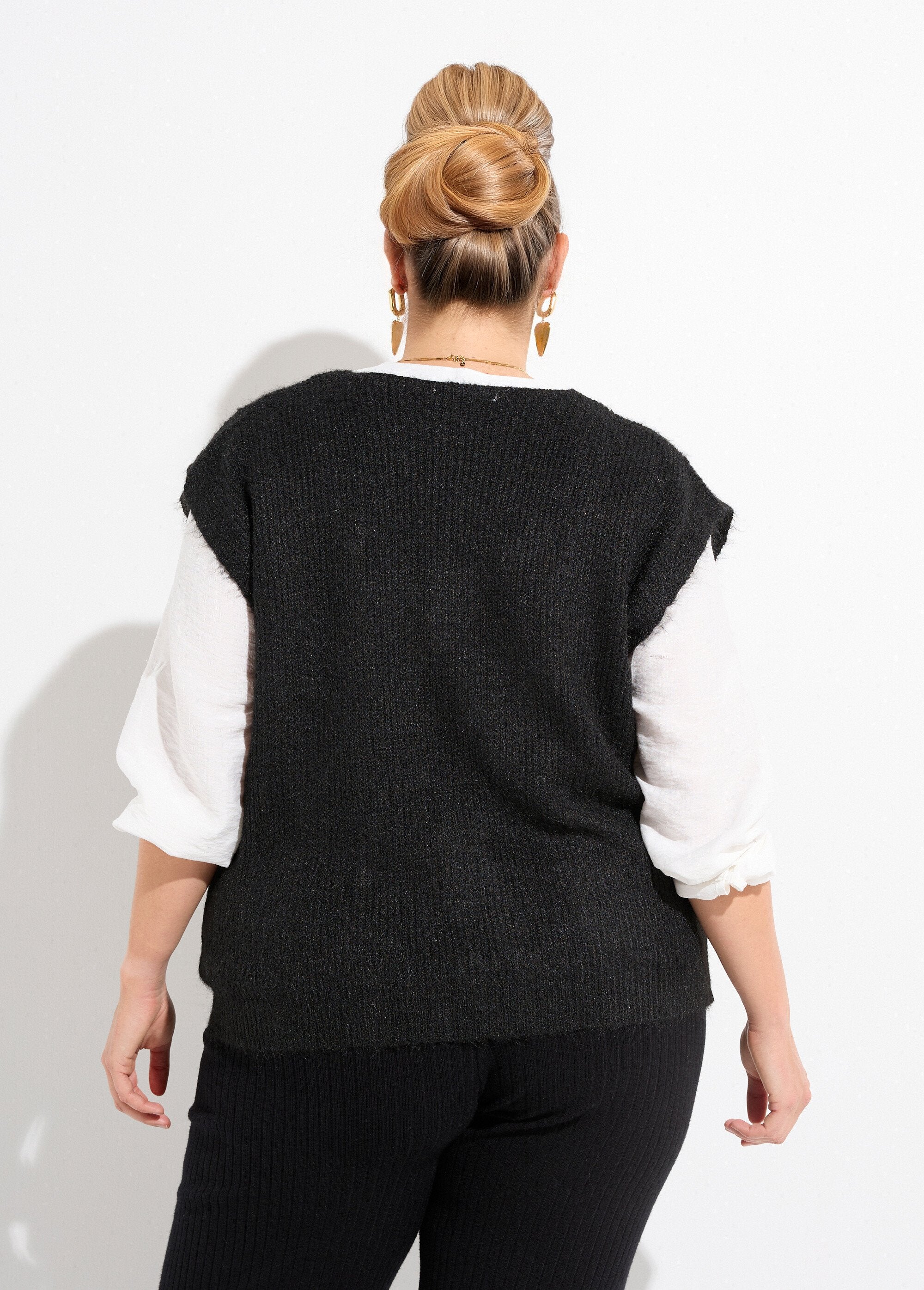 Warm_sleeveless_sweater_with_a_fluffy_knit_Black_DO1_curvy