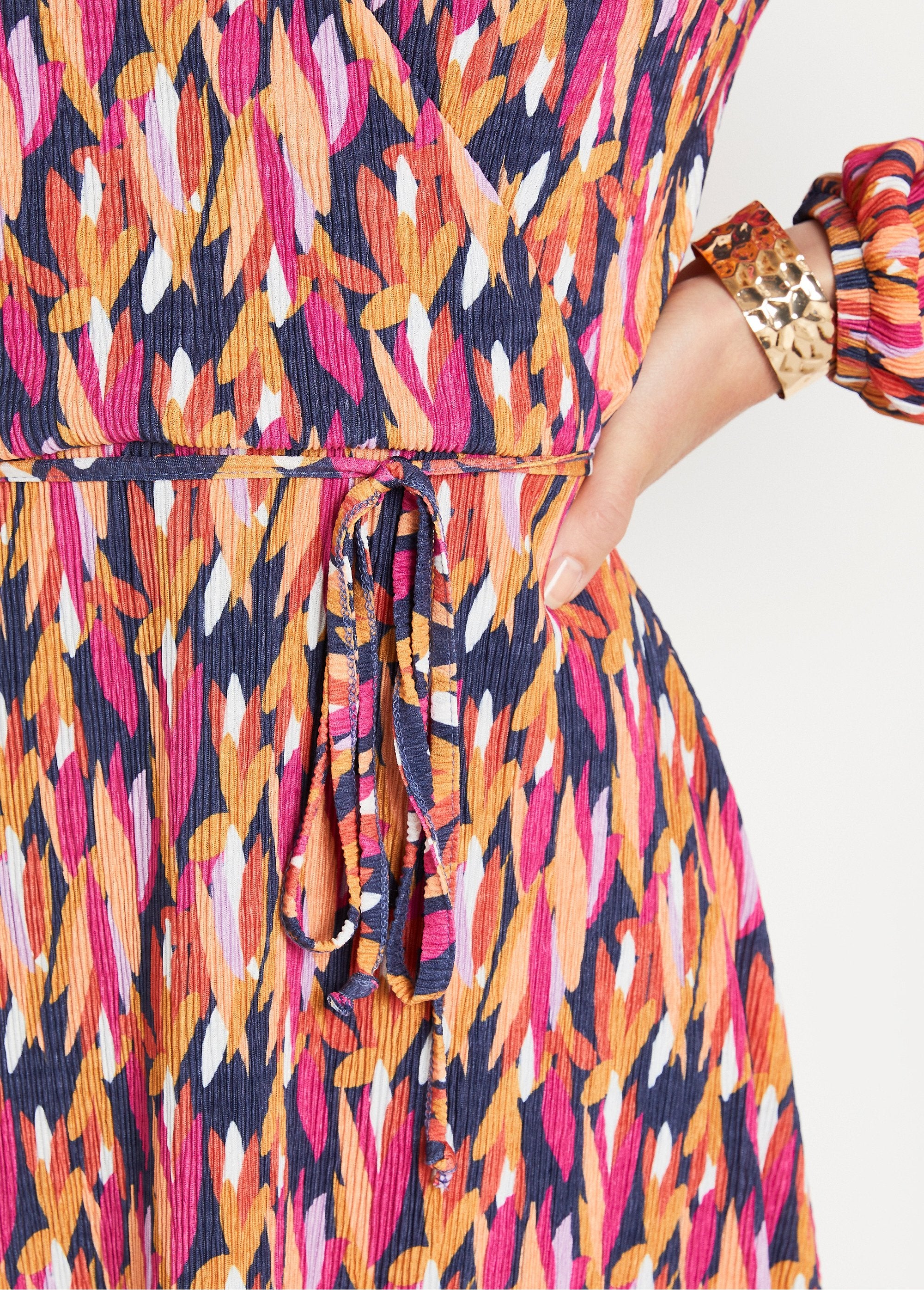 Foliage_print_short_wrap_dress_Navy_and_pink_DE2_slim