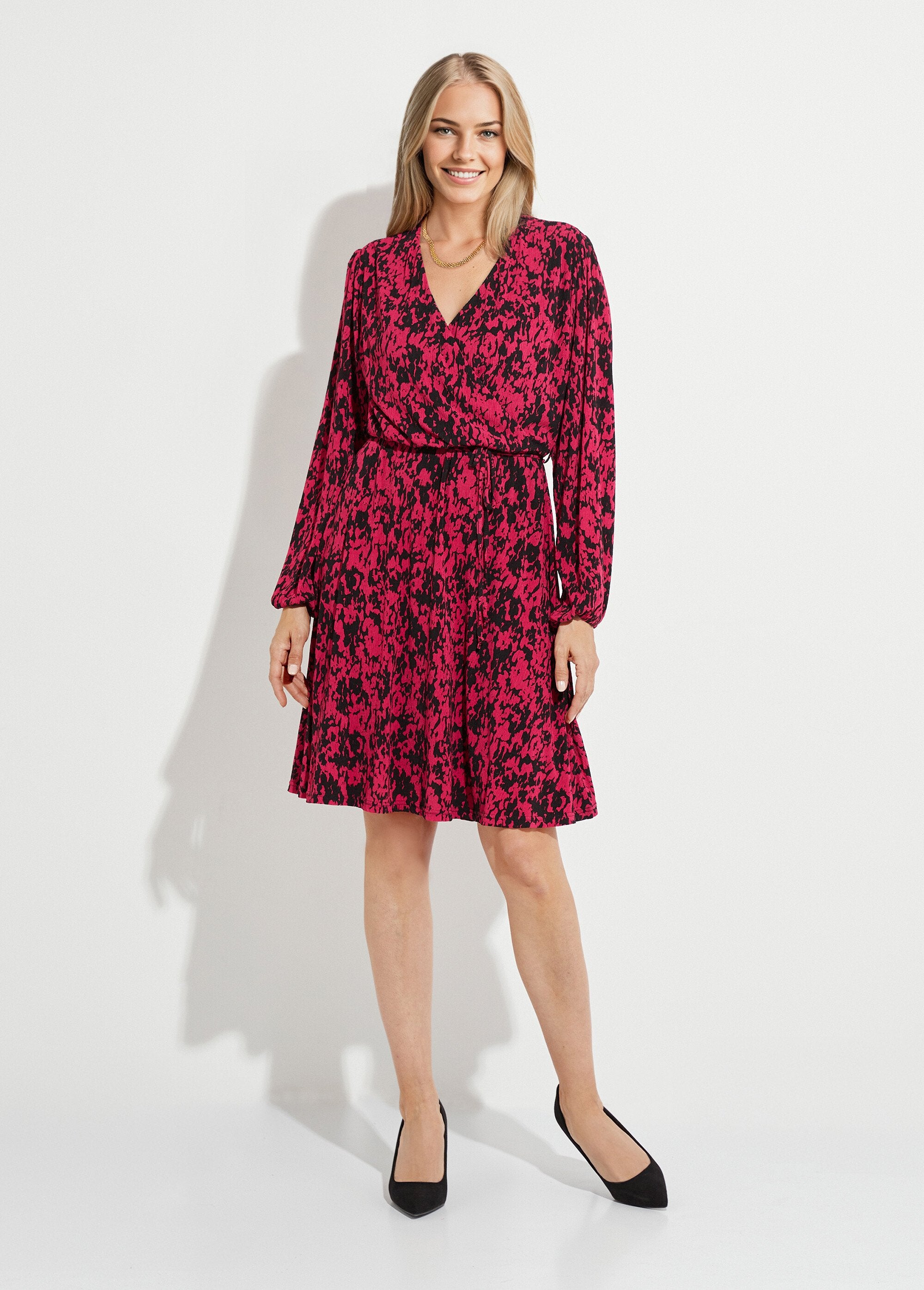 Short_wrap_dress_with_tachiste_print_Black_and_fuchsia_FA1_slim