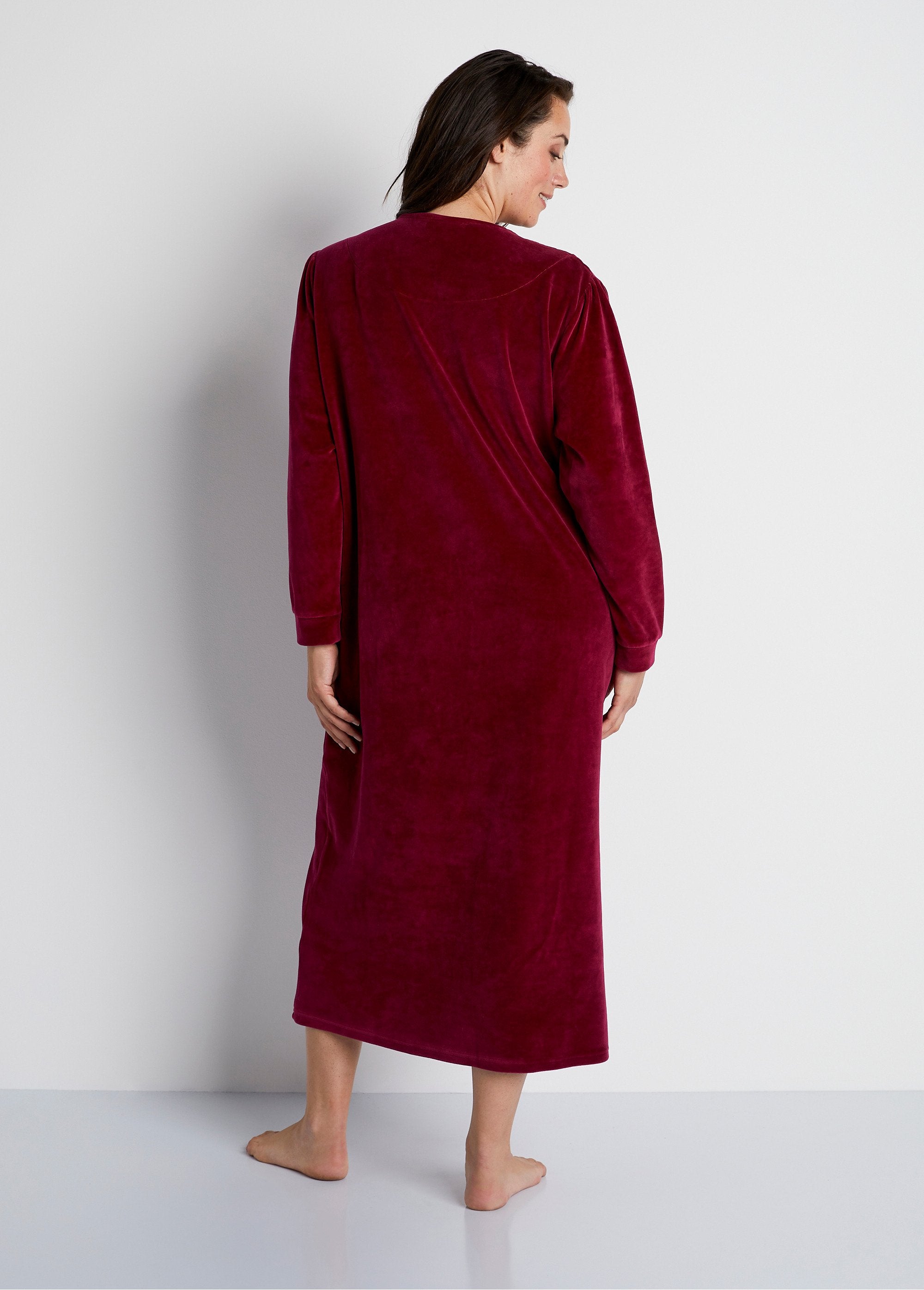 Long_embroidered_velvet_dressing_gown_Bordeaux_DO1_curvy