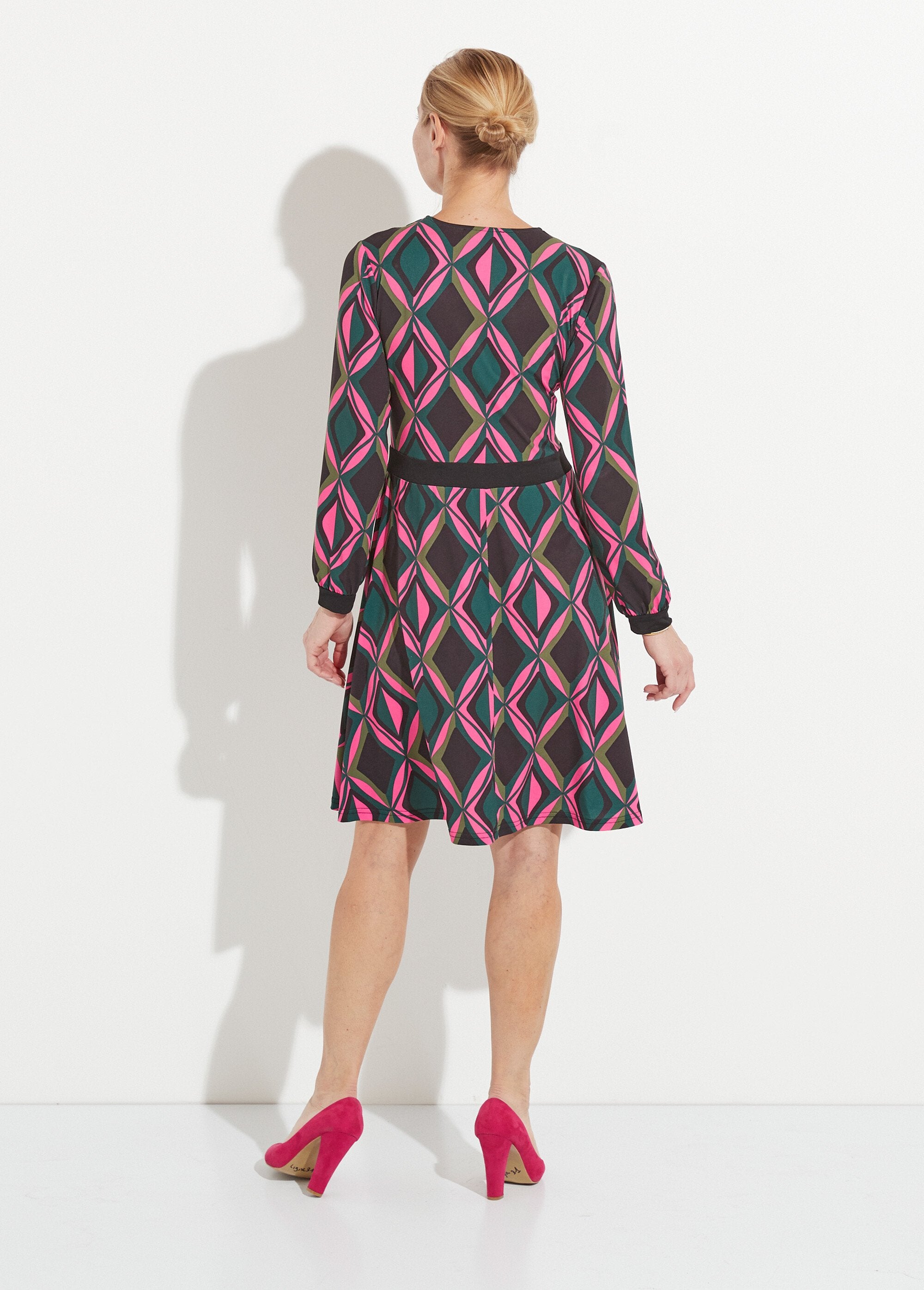 Robe_évasée_courte_graphique_col_V_Rose_et_vert_DO1_slim