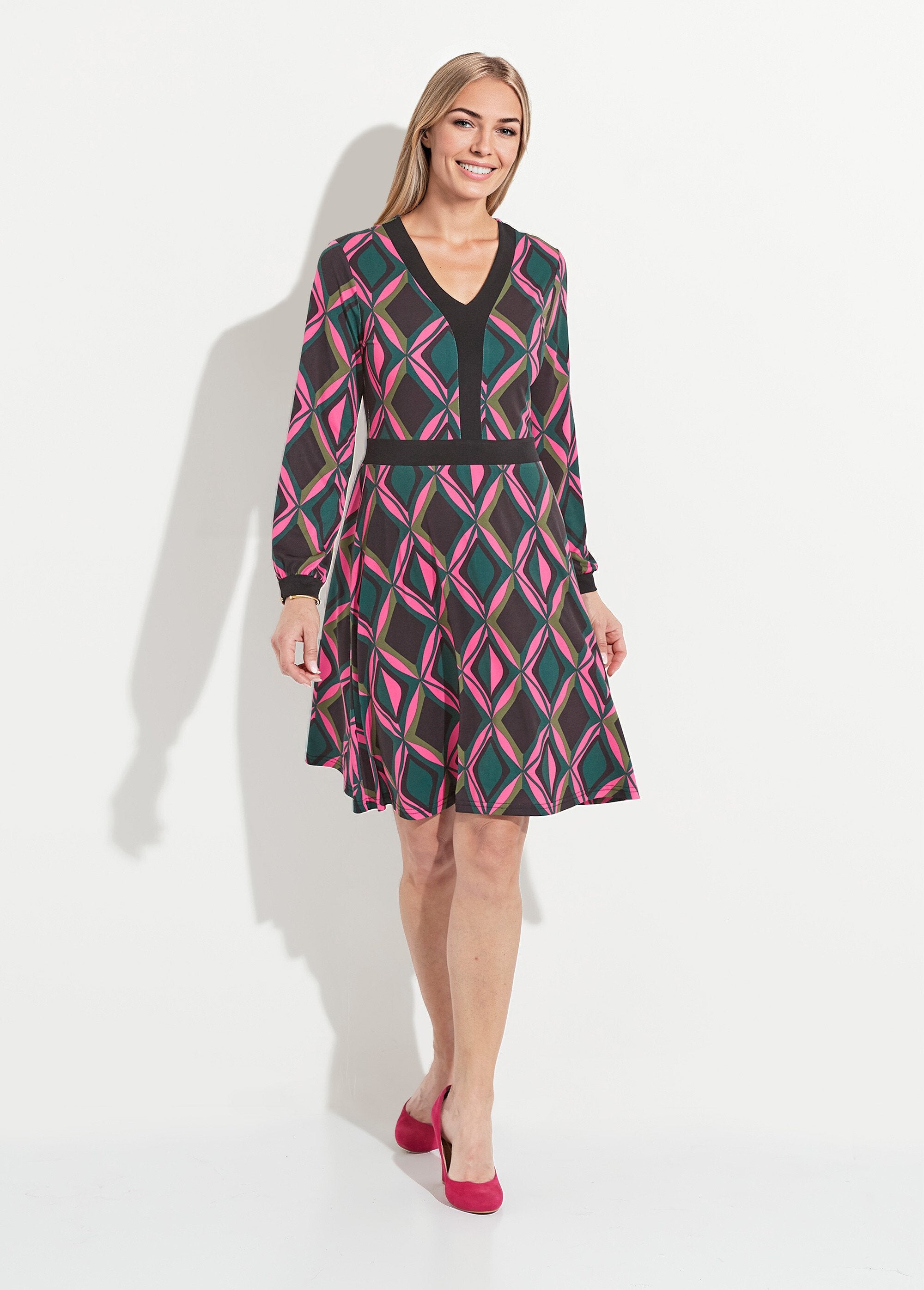 Robe_évasée_courte_graphique_col_V_Rose_et_vert_FA1_slim