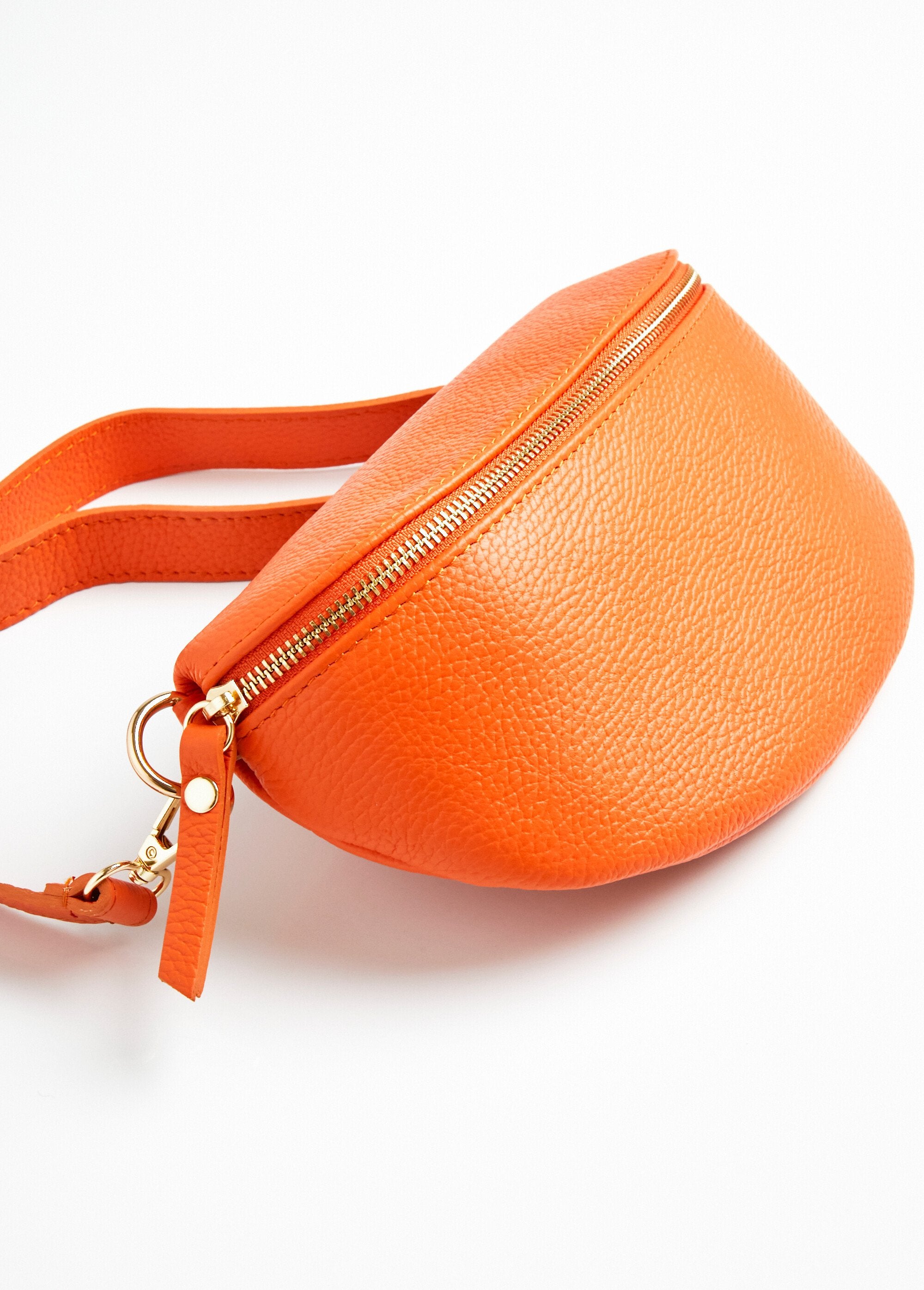 Medium_leather_shoulder_bag_Orange_DE1_slim