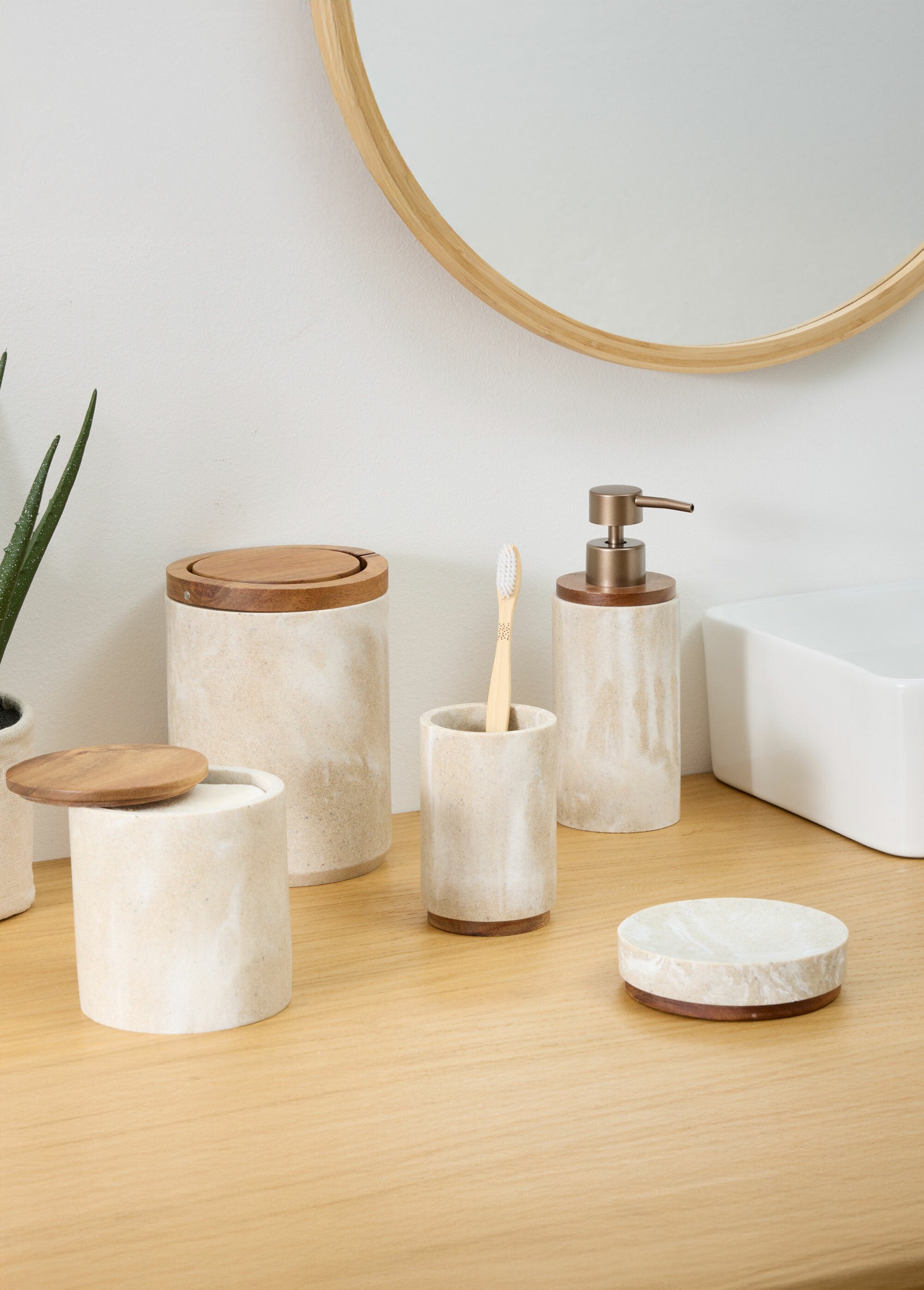 Bathroom_set_with_soap_dispenser_and_cup_Beige_SF1_slim