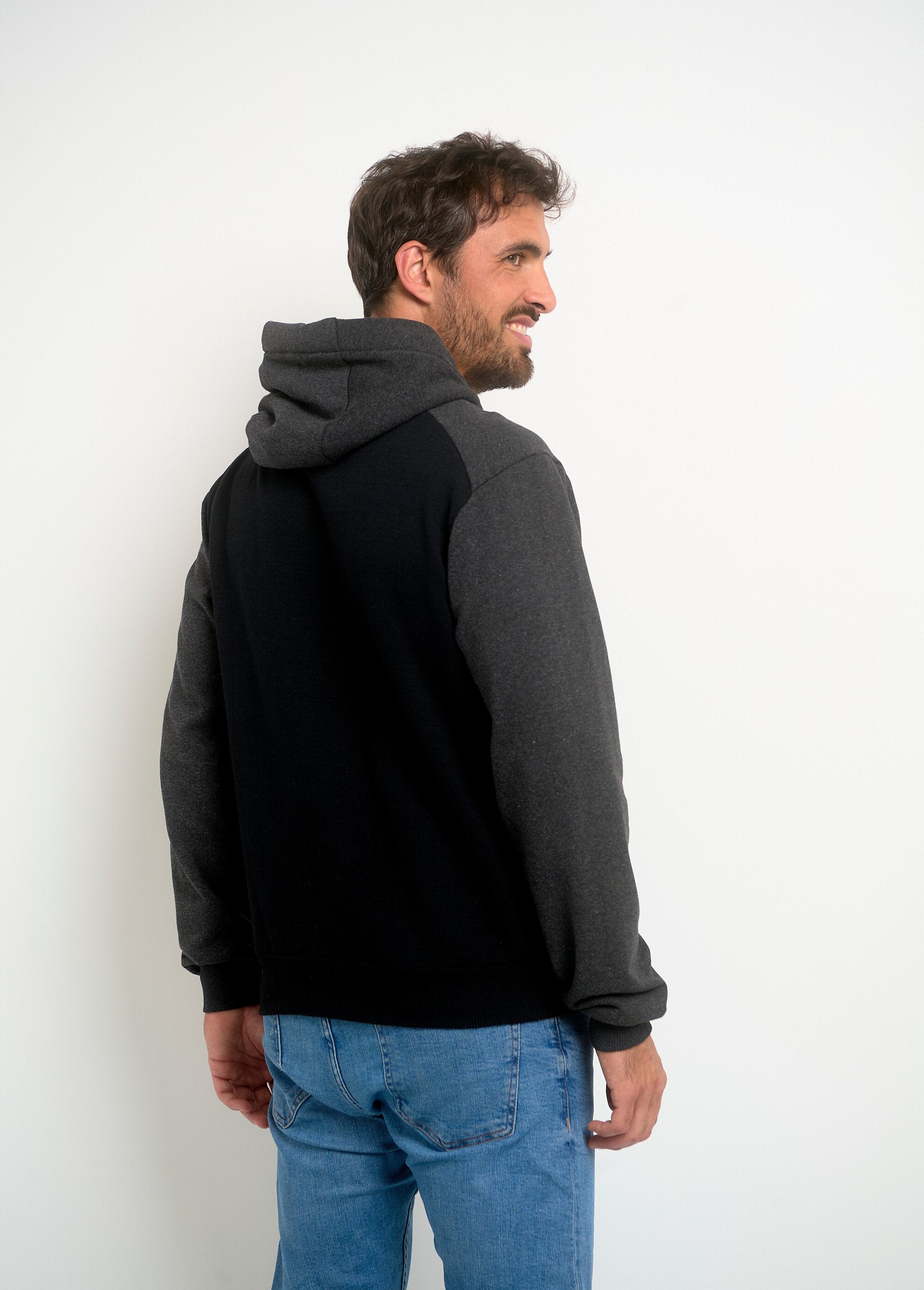 Vintage_Logo_Hoodie_Black_DO1_slim