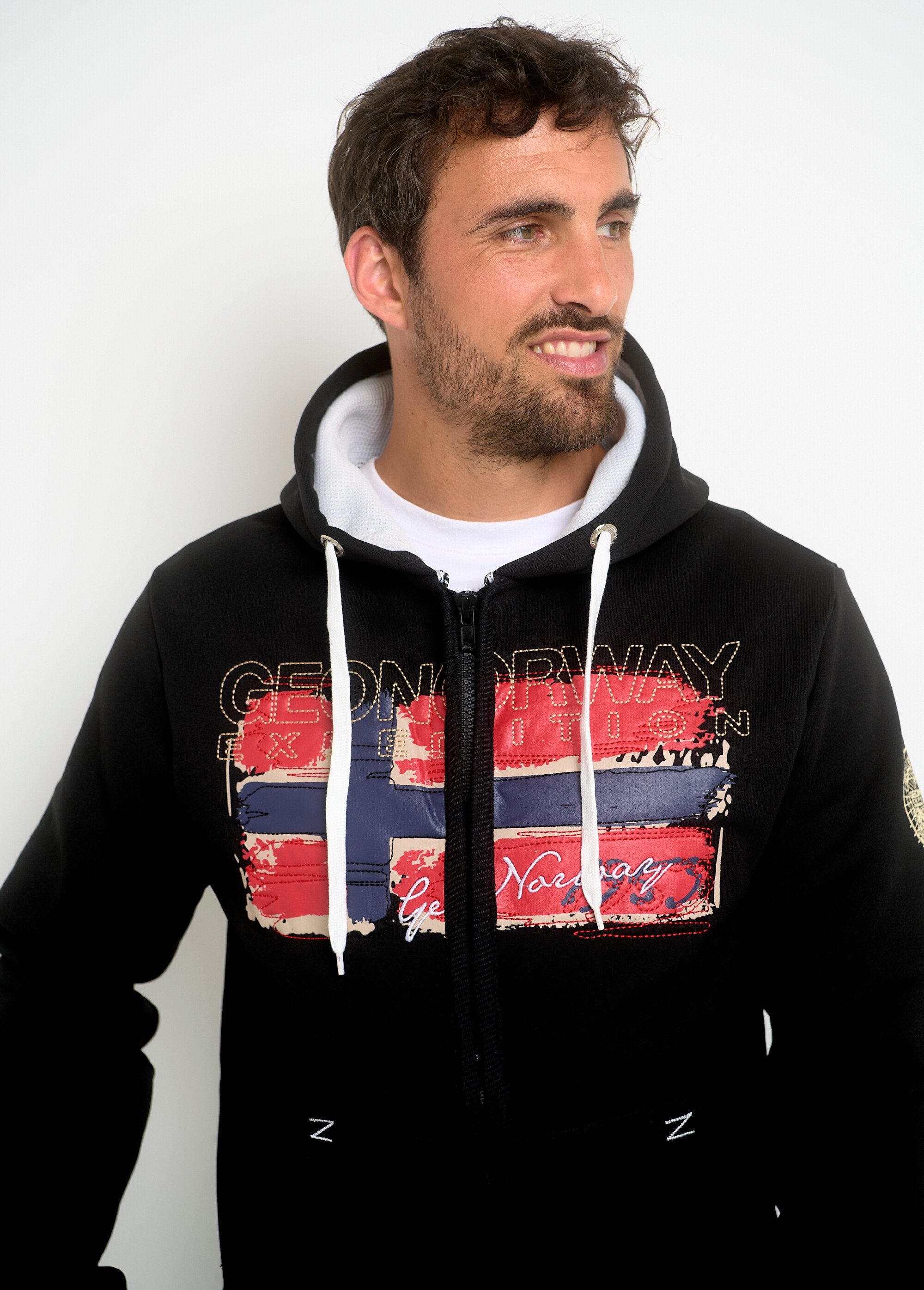 Kangaroo_pocket_zipped_hoodie_Black_and_gray_DE1_slim