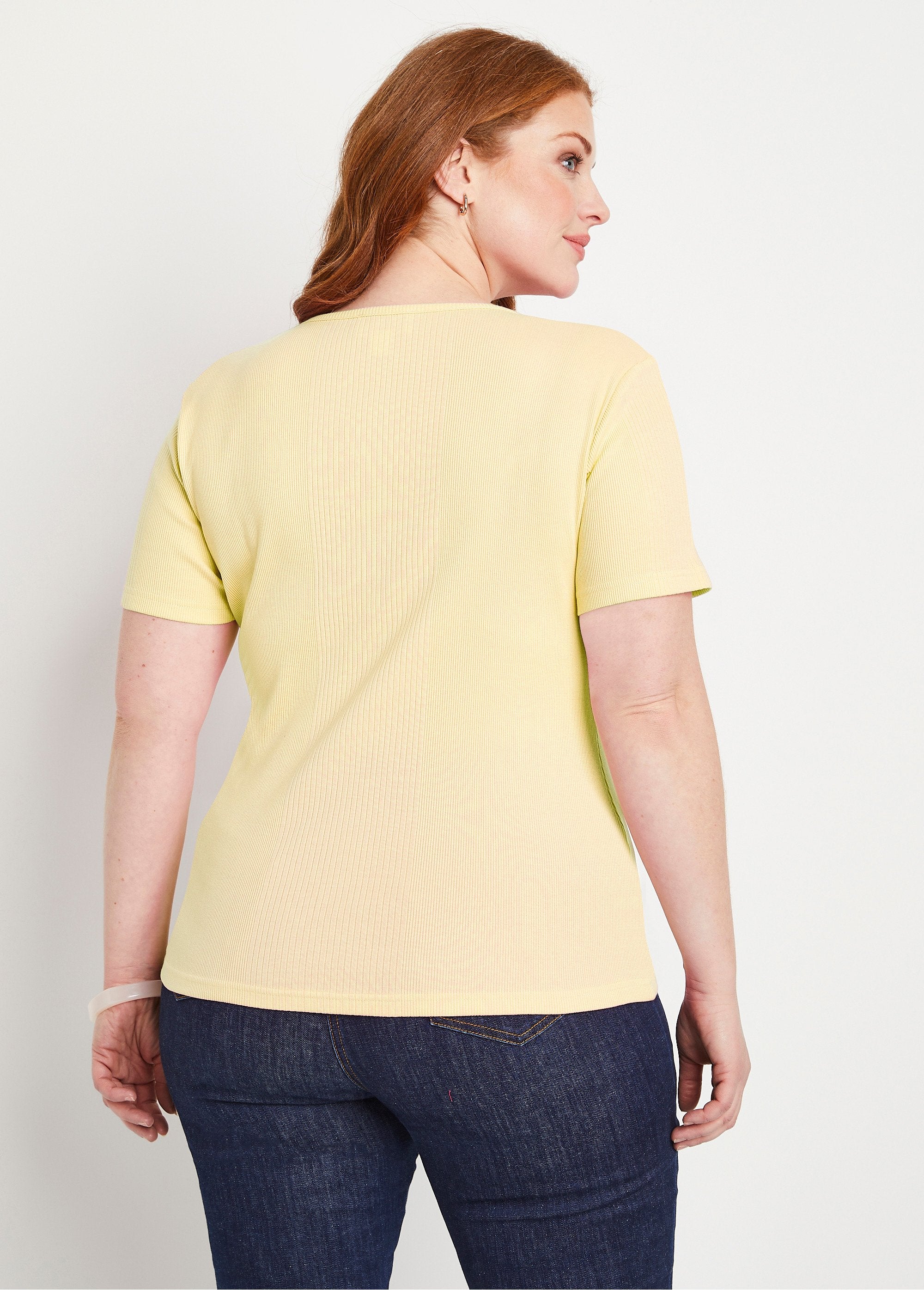 Short_ribbed_knit_round_neck_t-shirt_YELLOW_DO1_curvy