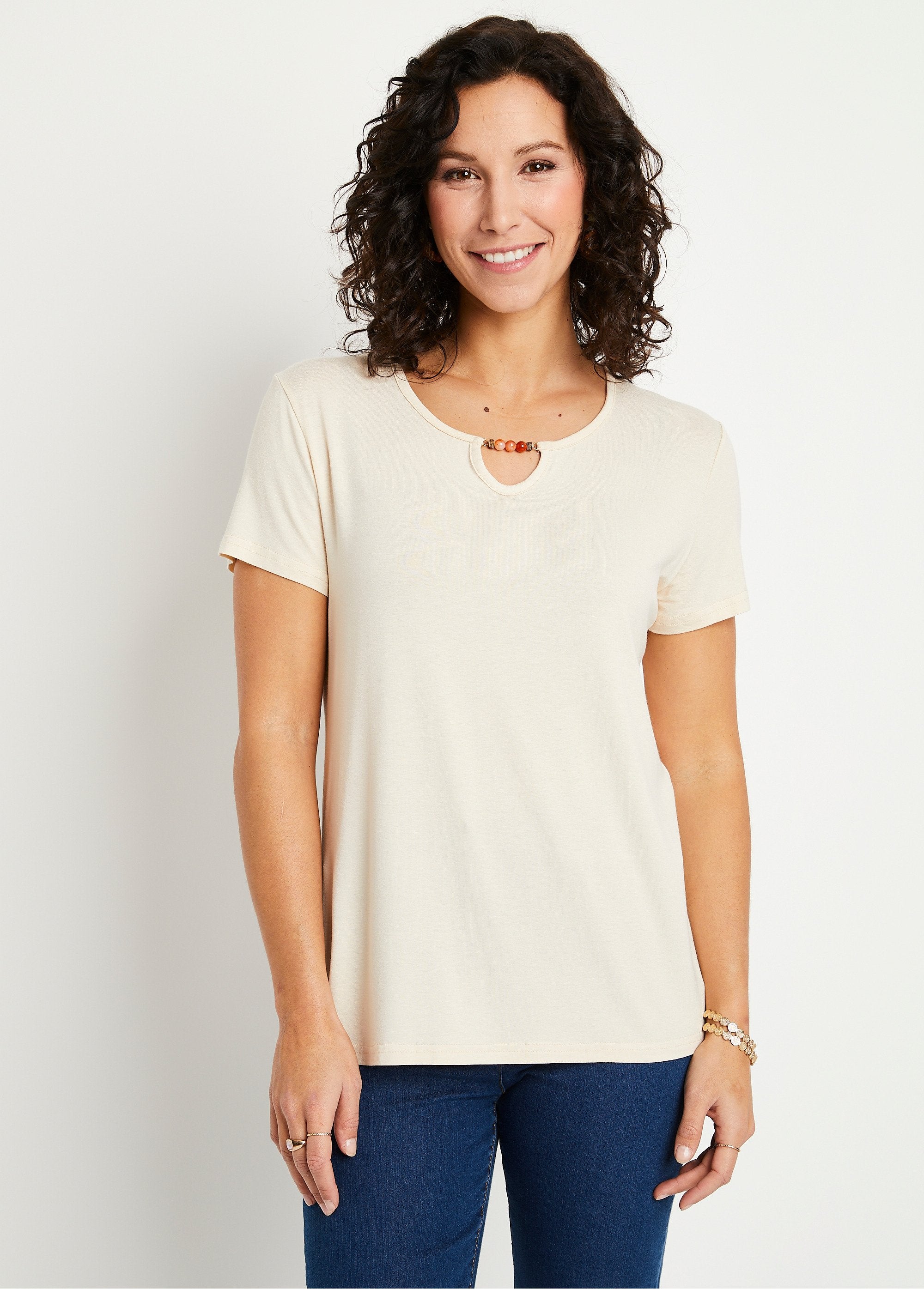 Short_jeweled_round_neck_t-shirt_Plain_beige_FA1_slim