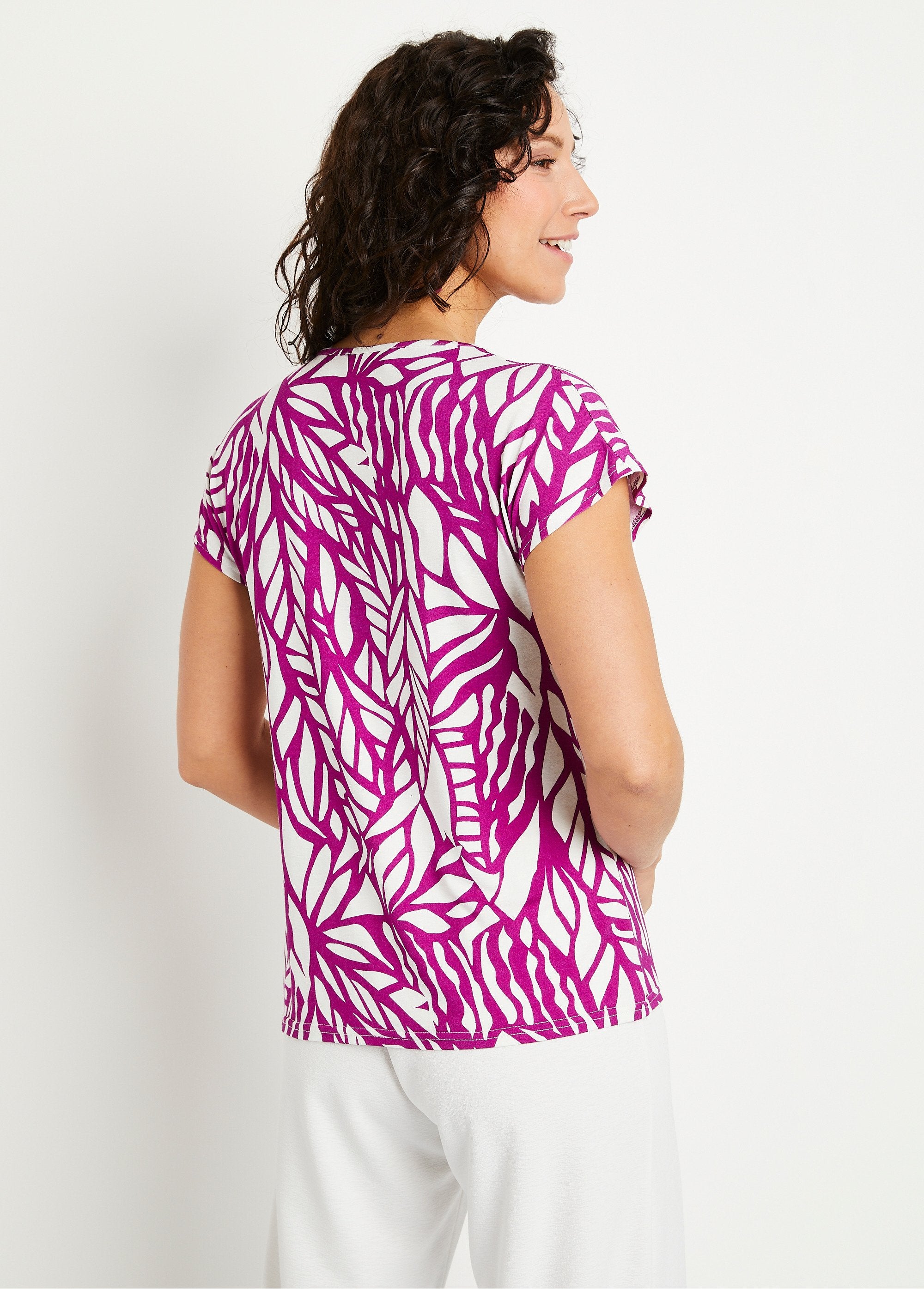 Short_graphic_t-shirt_Blackcurrant_and_white_DO1_slim