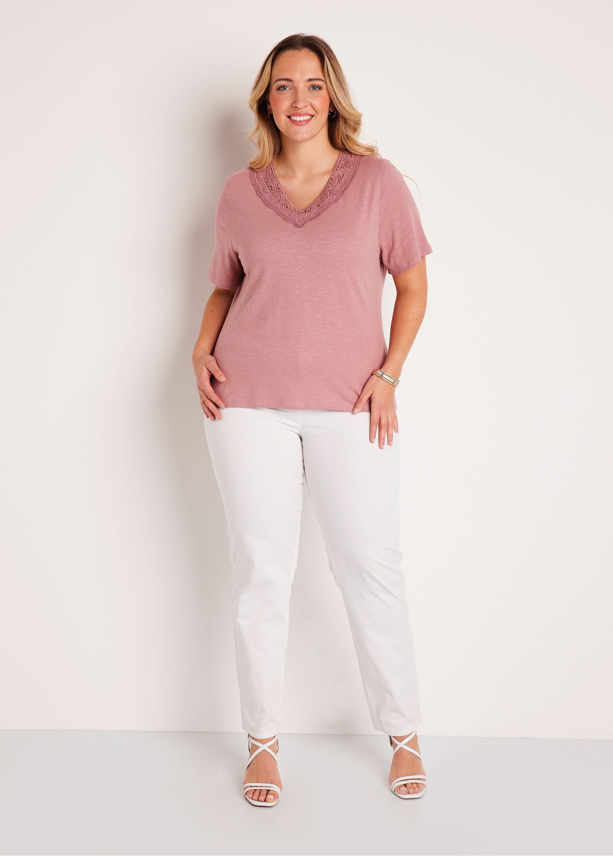 Short-sleeved_cotton_and_macramé_T-shirt_Pink_SF1_curvy