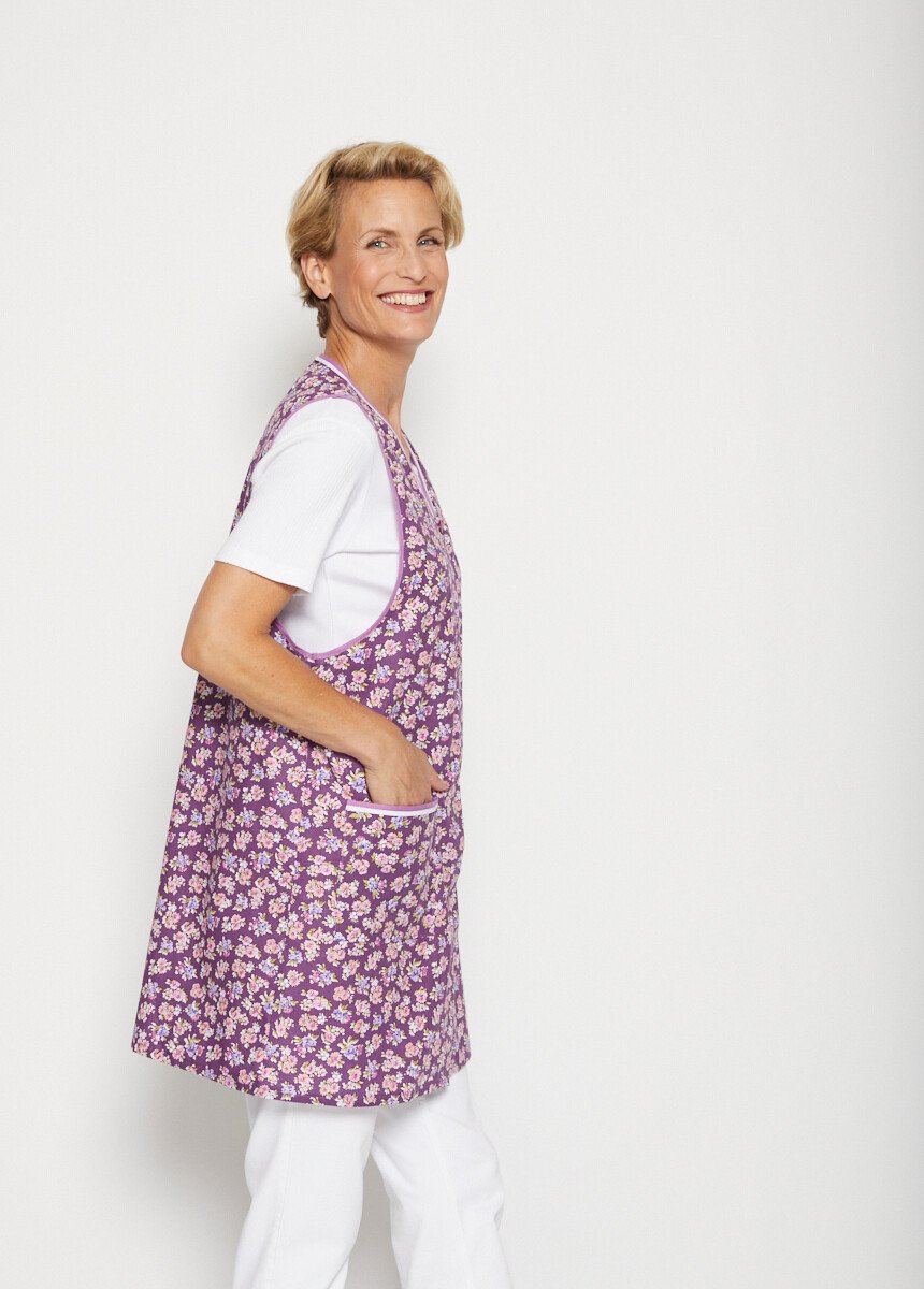 Short_printed_apron_with_wide_armholes_Parma_background_DR1_slim