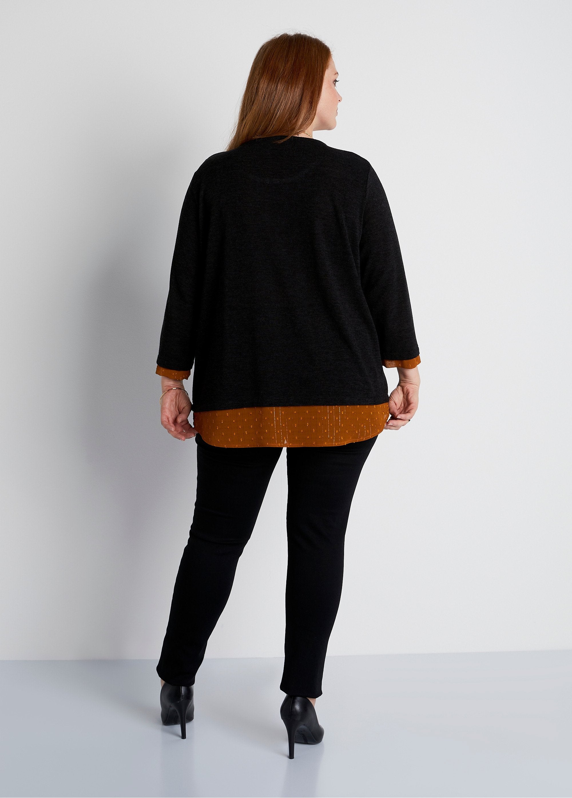 2_in_1_effect_t-shirt_with_3/4_sleeves_Dark_and_caramel_DO1_curvy