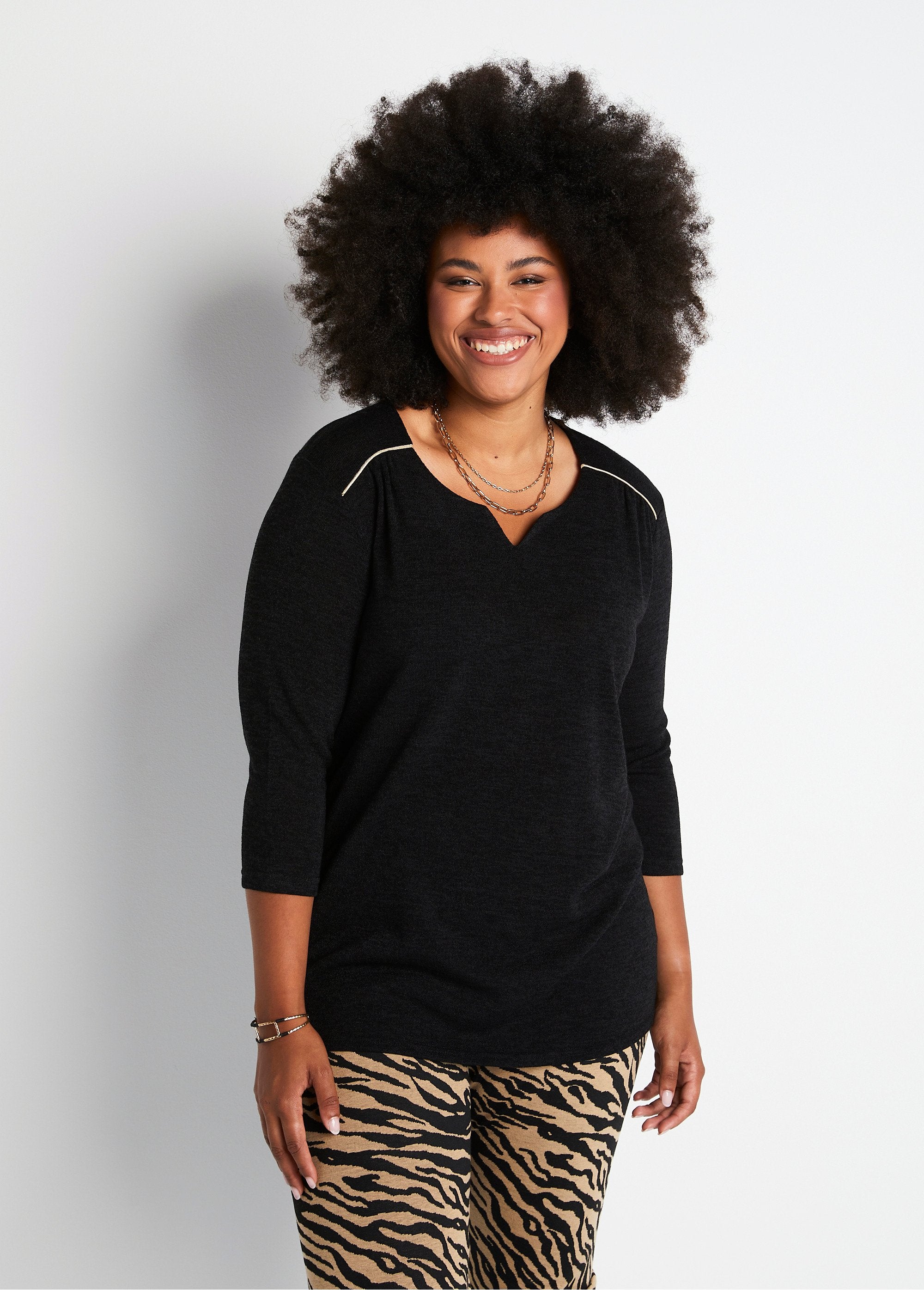 Long_flared_t-shirt_with_3/4_sleeves_and_round_neck_Plain_black_FA1_curvy