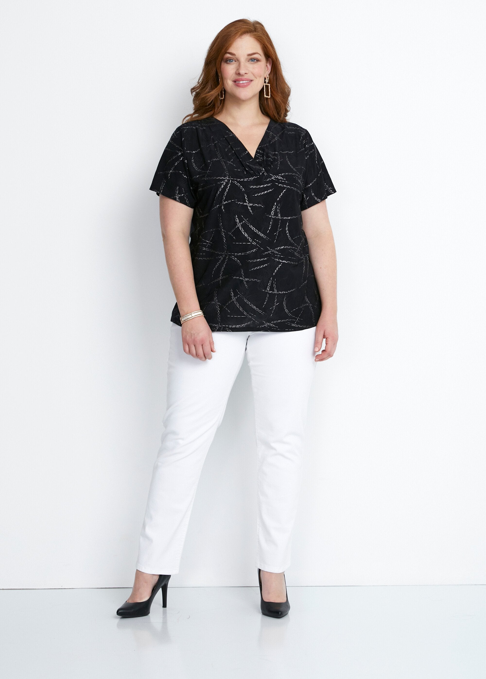 Short_shiny_cross-neck_t-shirt_Black_SF1_curvy