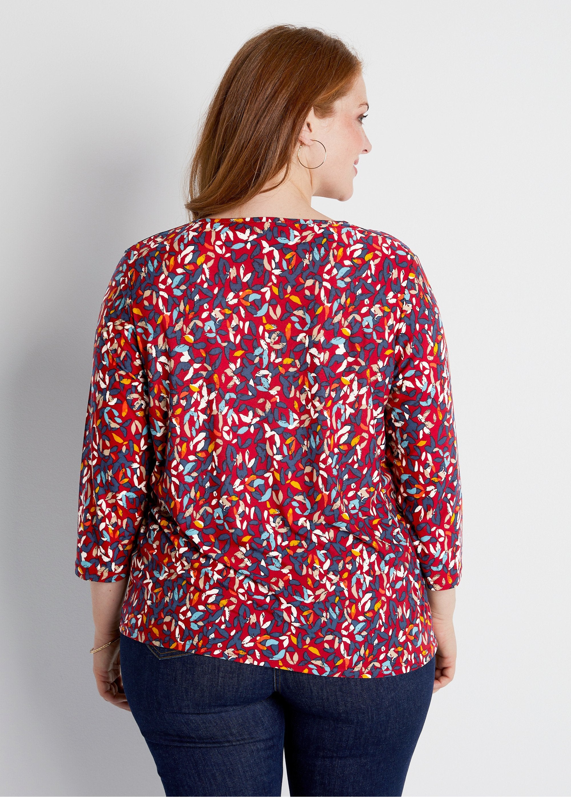 Short_round_neck_3/4_sleeve_printed_t-shirt_Burgundy_background_DO1_curvy