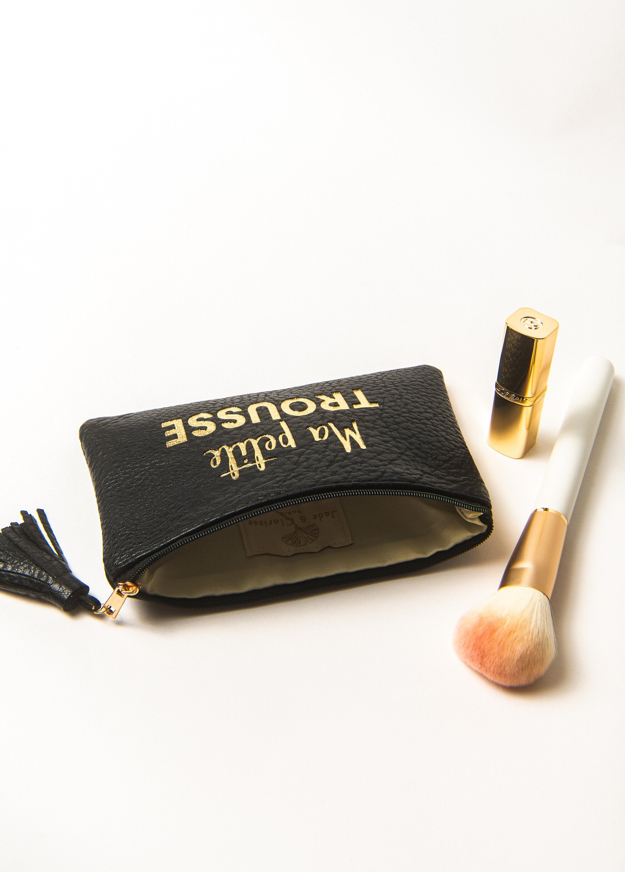 Skin_effect_pencil_case_with_pompom_and_message_Black_DE1_slim