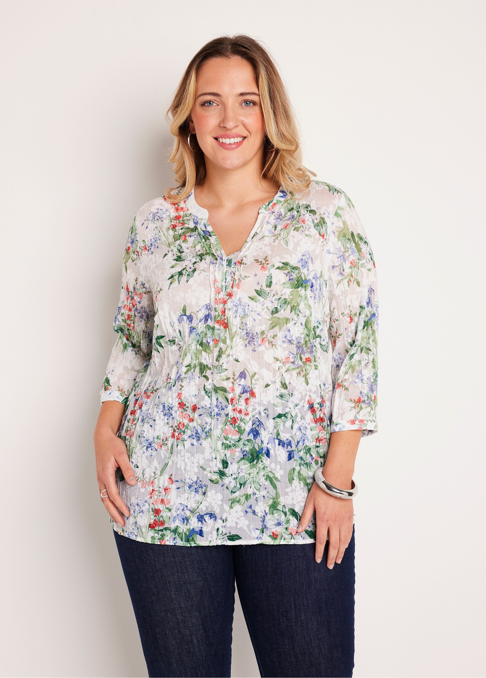 Loose_floral_3/4_sleeve_tunic_White_background_FA1_curvy