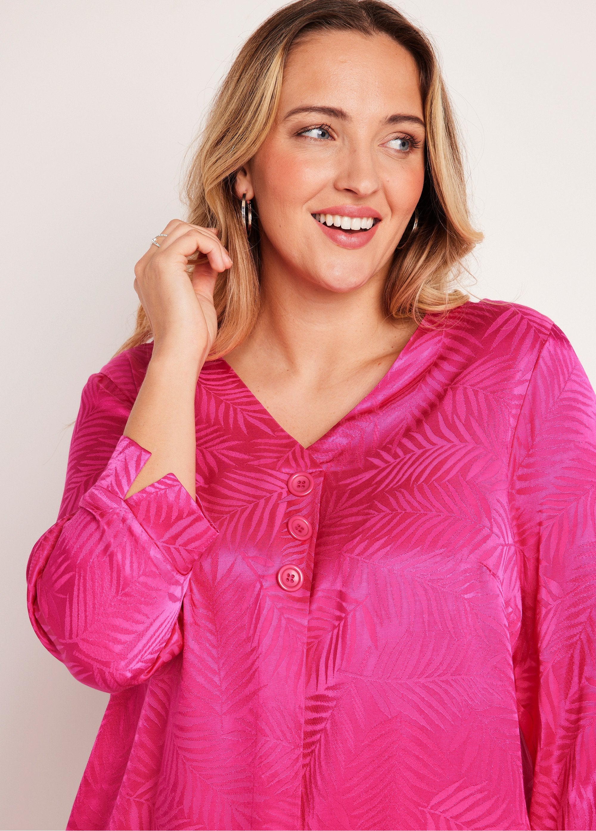 Long_V-neck_tunic_with_3/4_sleeves_Fuchsia_DE1_curvy