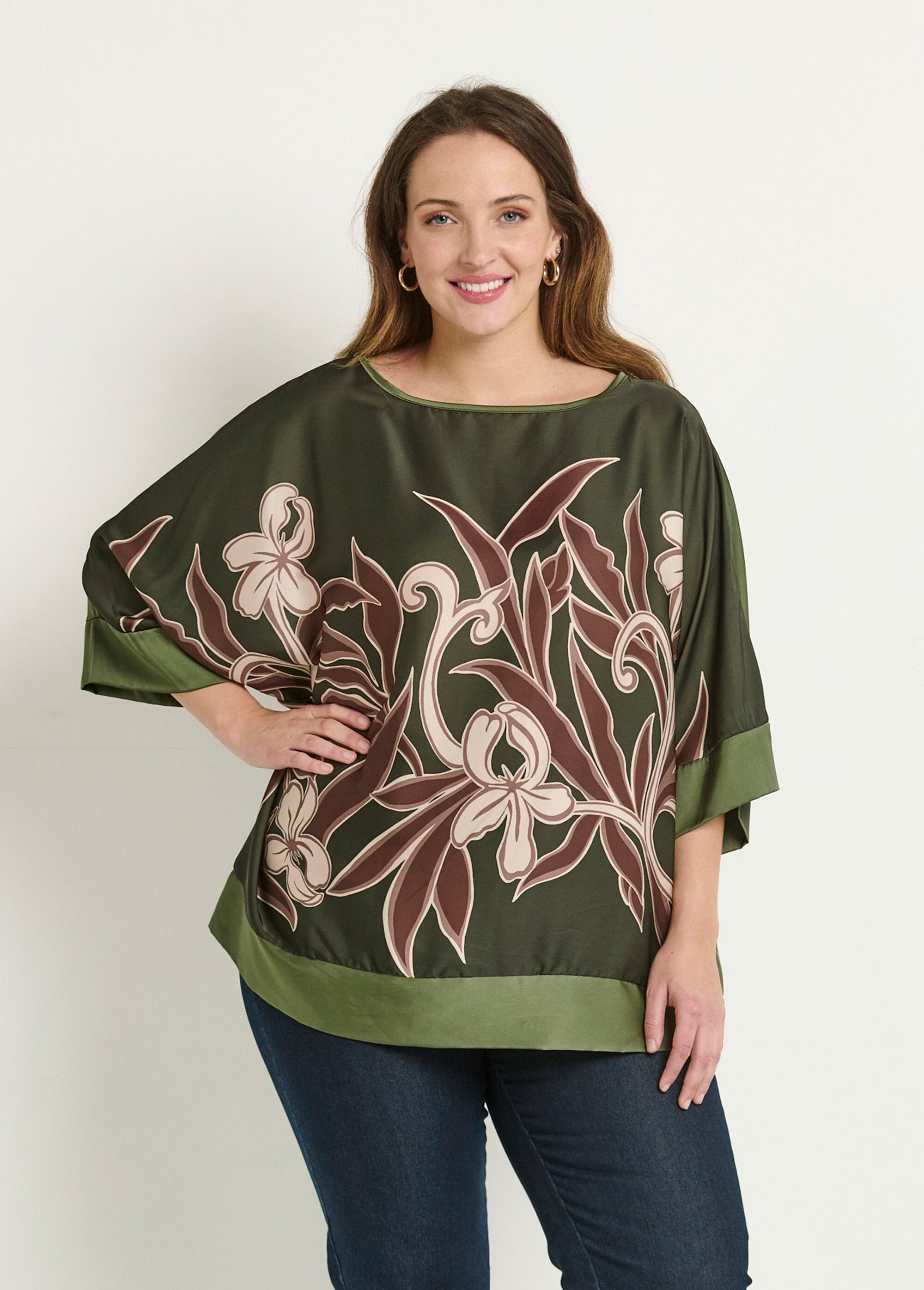 Satin_tunic_with_floral_motif_and_kimono_sleeves_Kaki_FA1_curvy