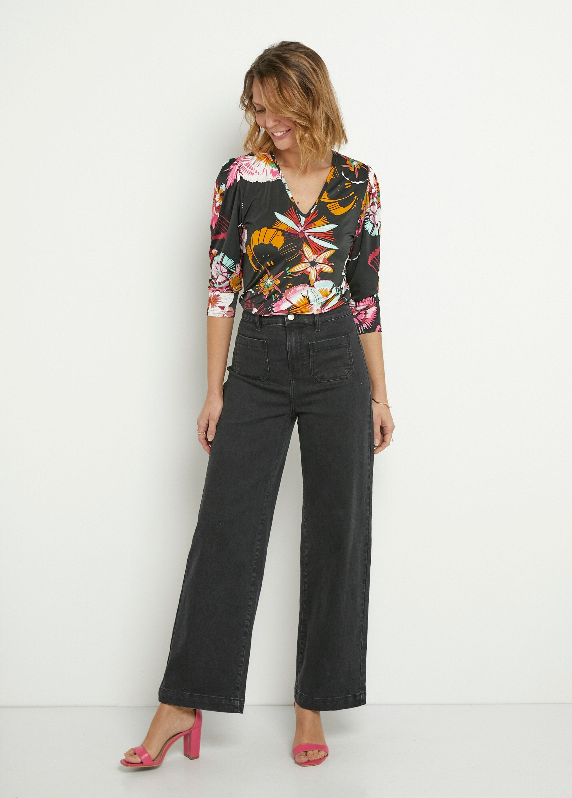 Stretch_tunic_with_floral_print_and_3/4_sleeves_Black_print_SF1_slim