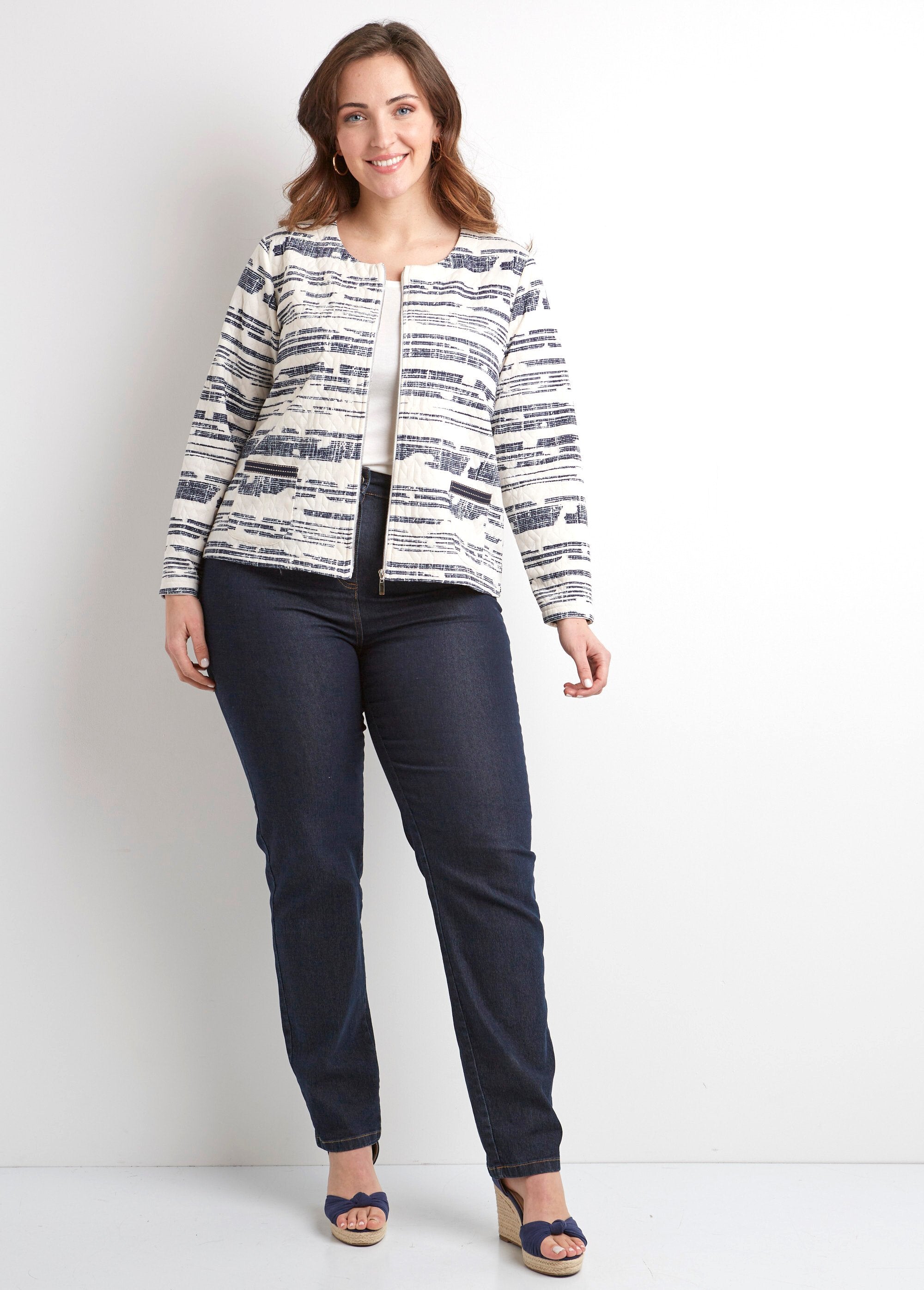 Short_iridescent_zipped_collarless_jacket_Ecru_and_navy_SF1_curvy