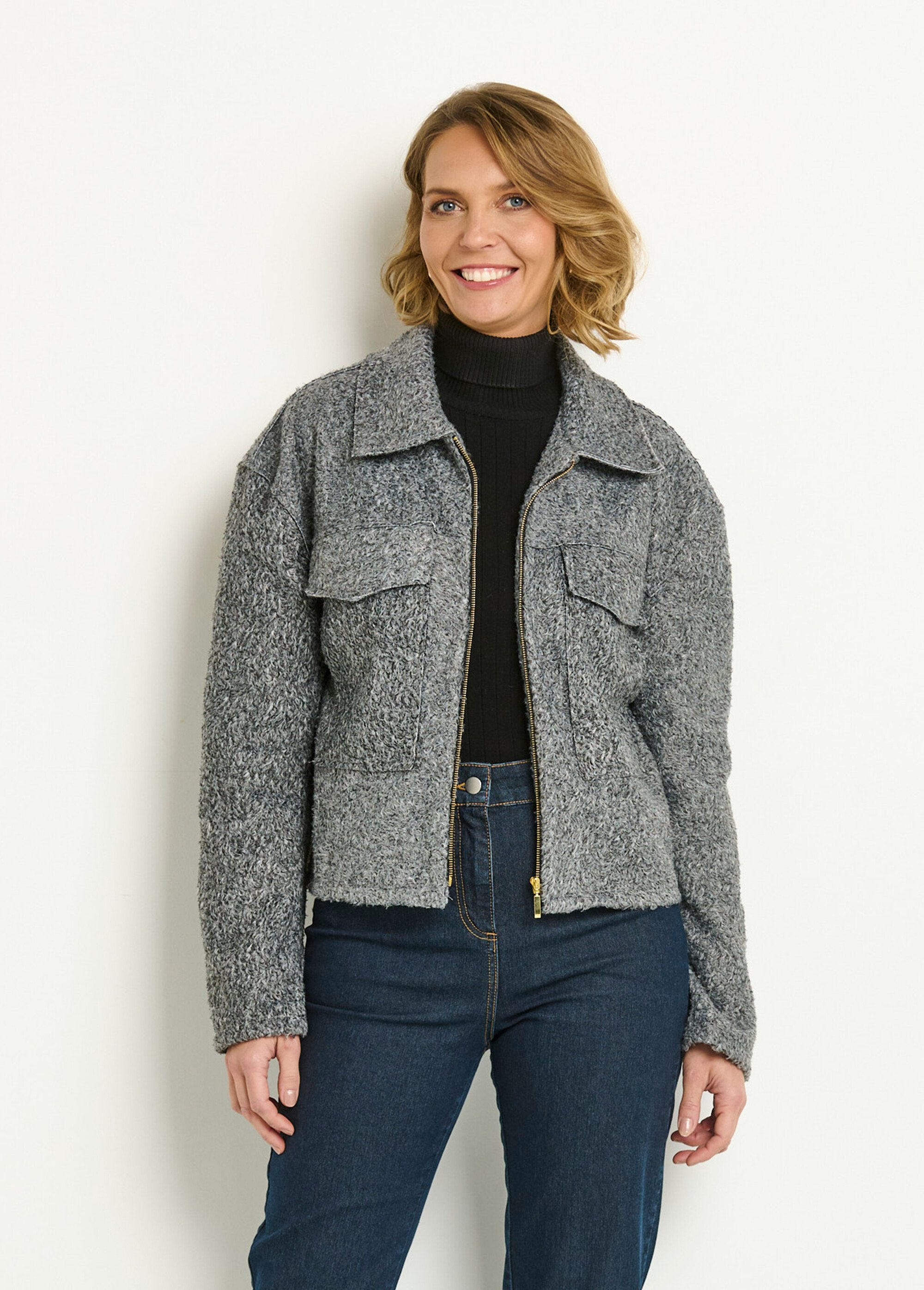 Short_zipped_jacket_in_bouclette_Gray_FA2_slim