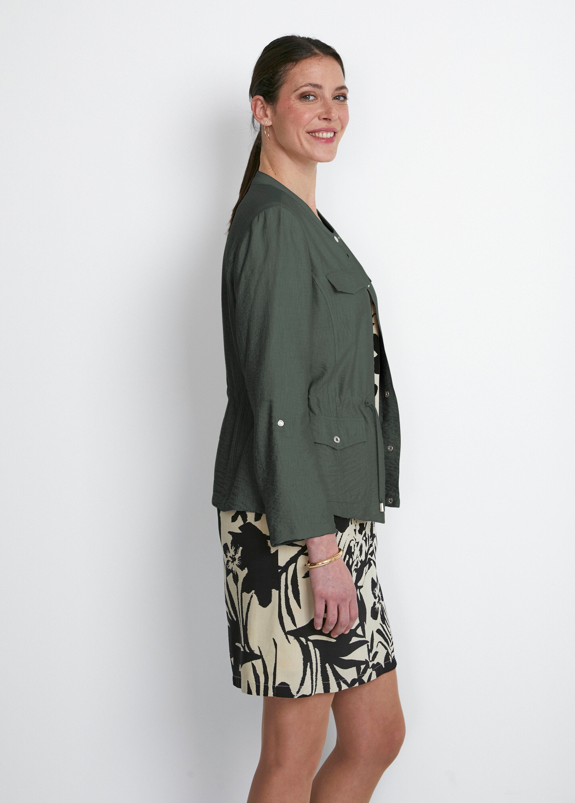 Long-sleeved_collarless_safari_jacket_Kaki_DR1_slim