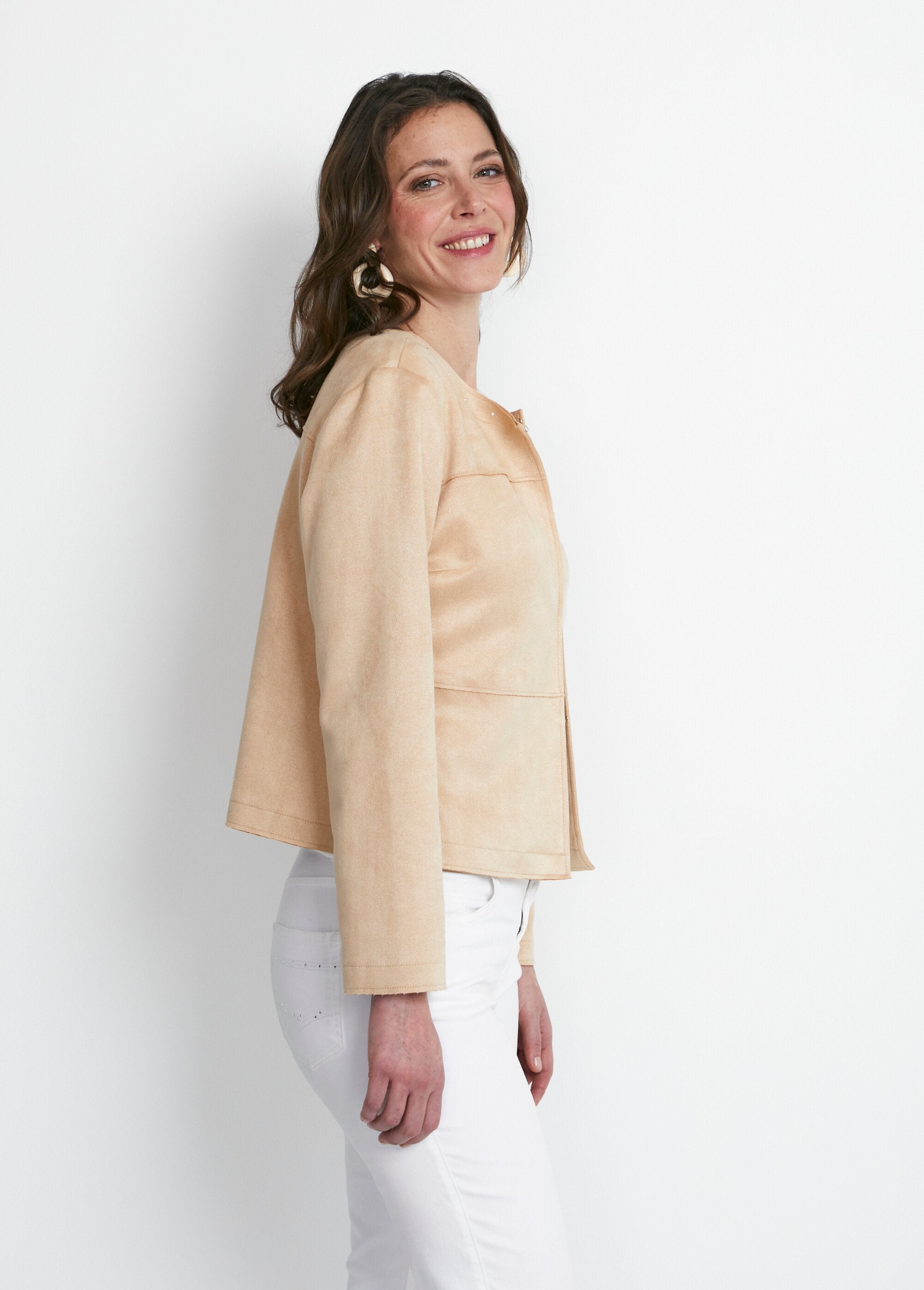 Collarless_suede_jacket_Sand_DR1_slim